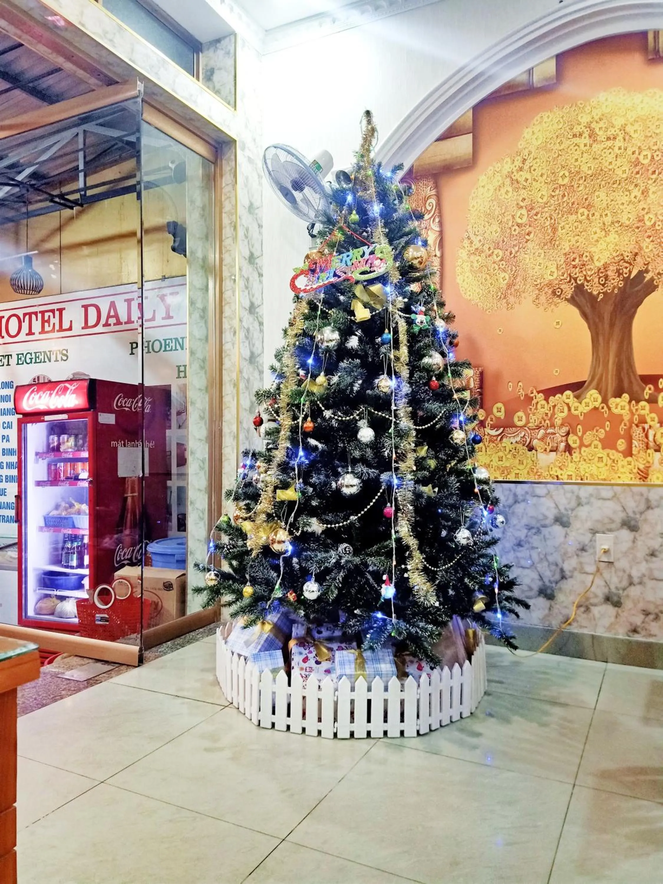 Decorative detail in Phoenix Flower Hotel