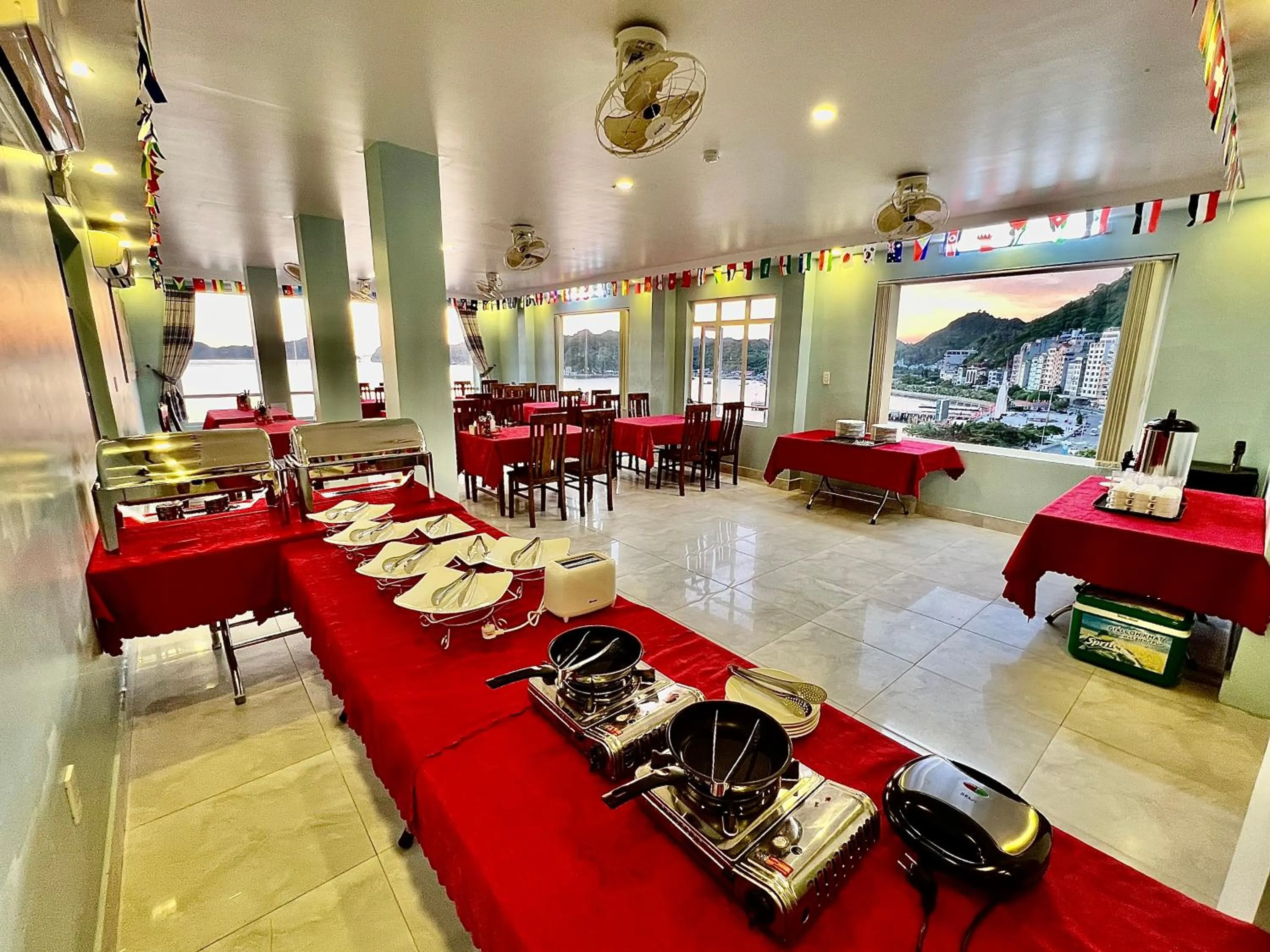 Restaurant/places to eat in Phoenix Flower Hotel