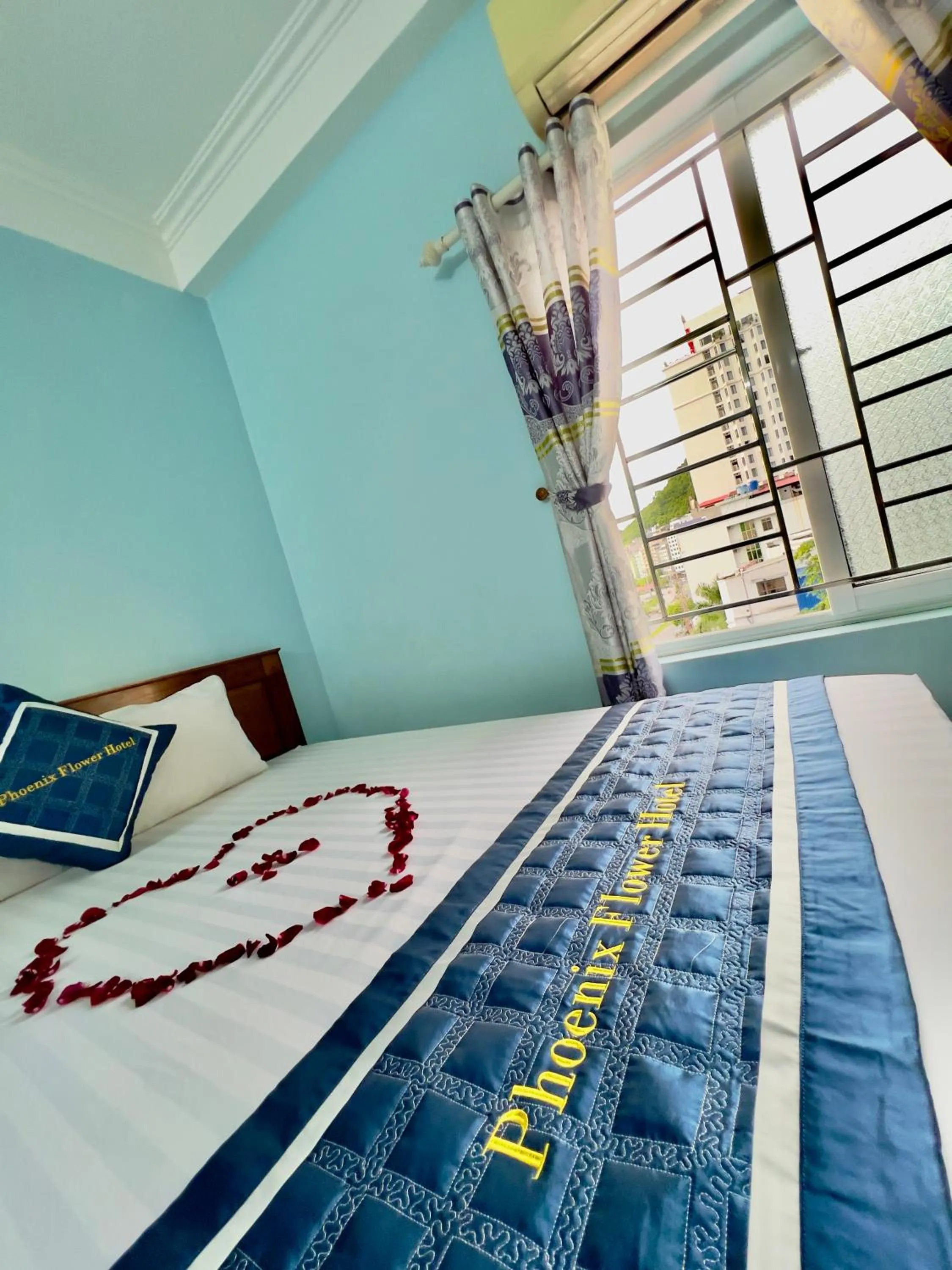 Bed in Phoenix Flower Hotel