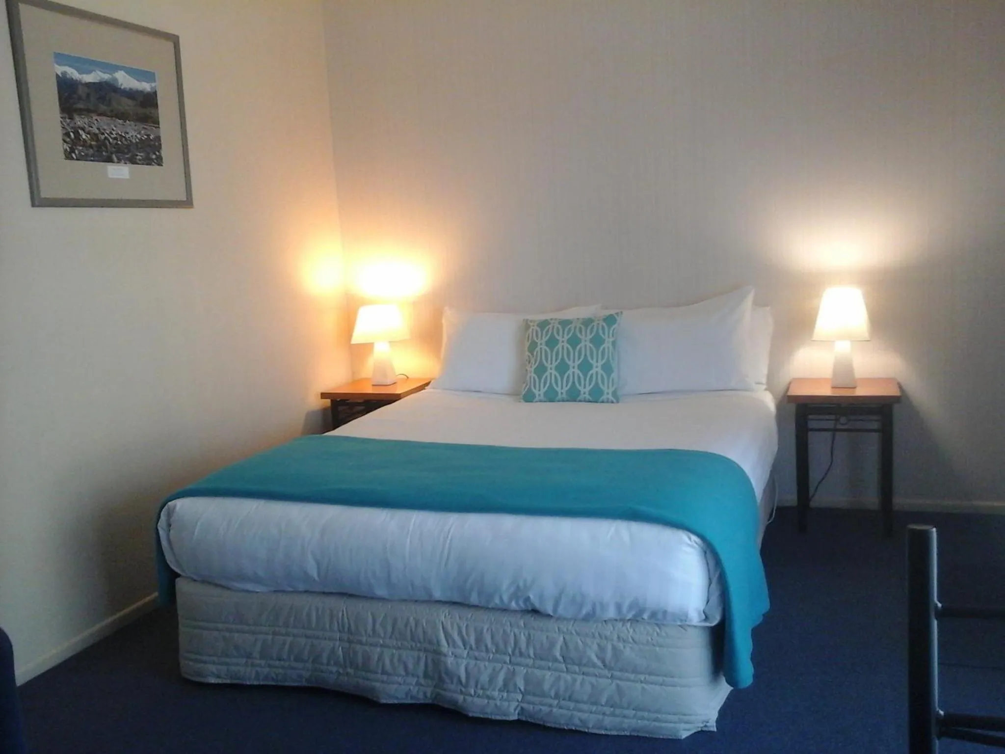 Bed in South Park Motel