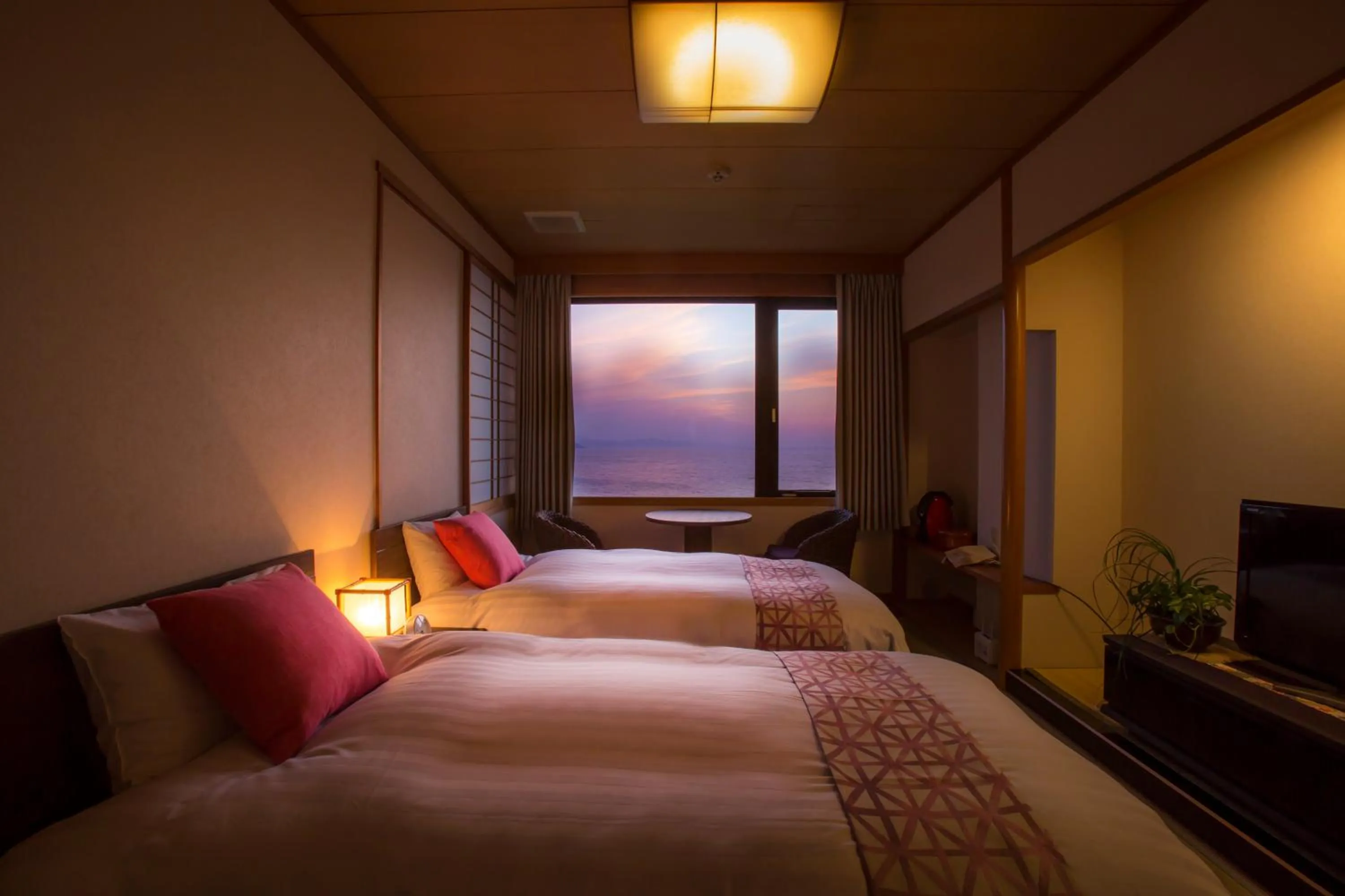 Photo of the whole room, Bed in Jukaitei