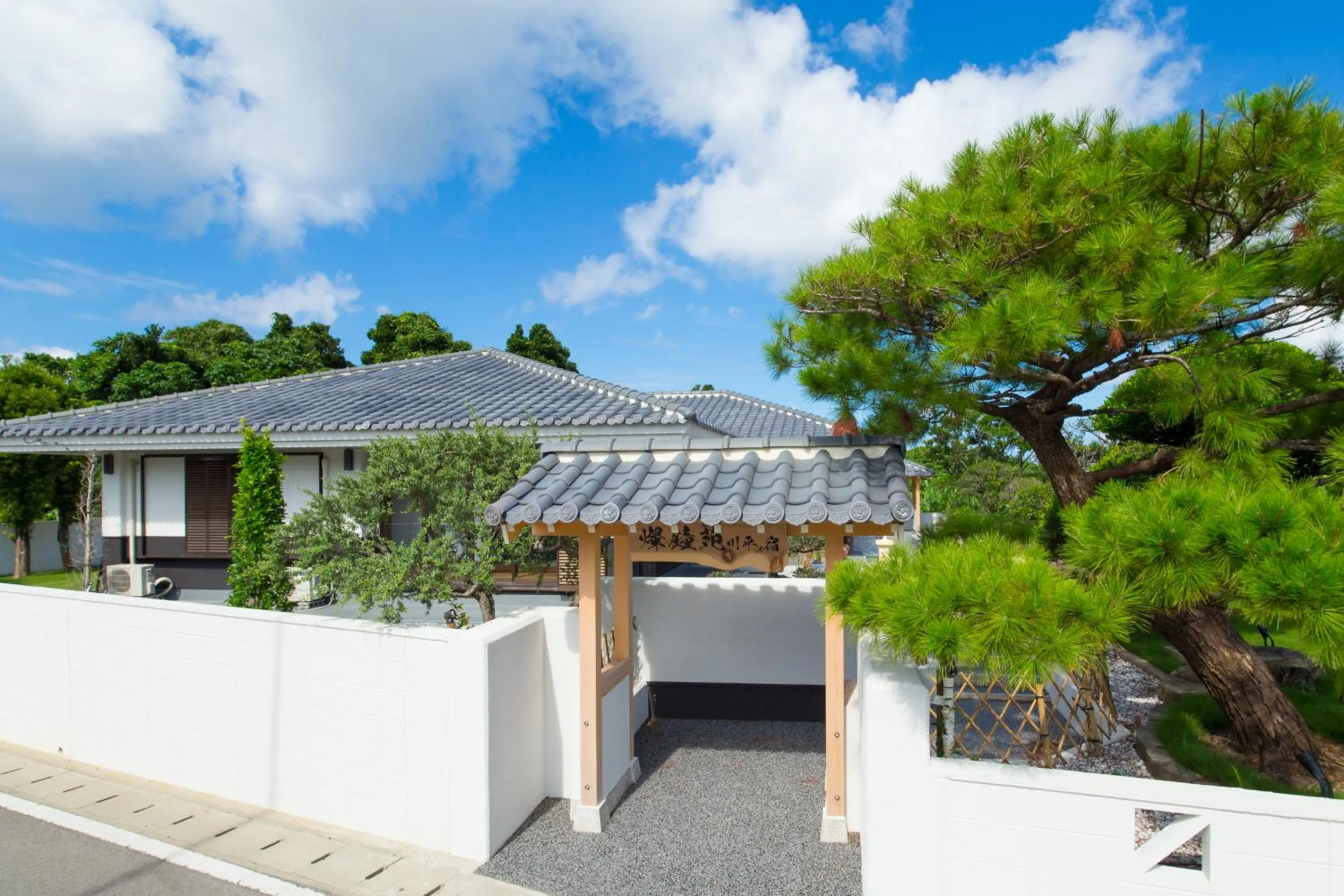 Facade/entrance in Sanshoen Kabira