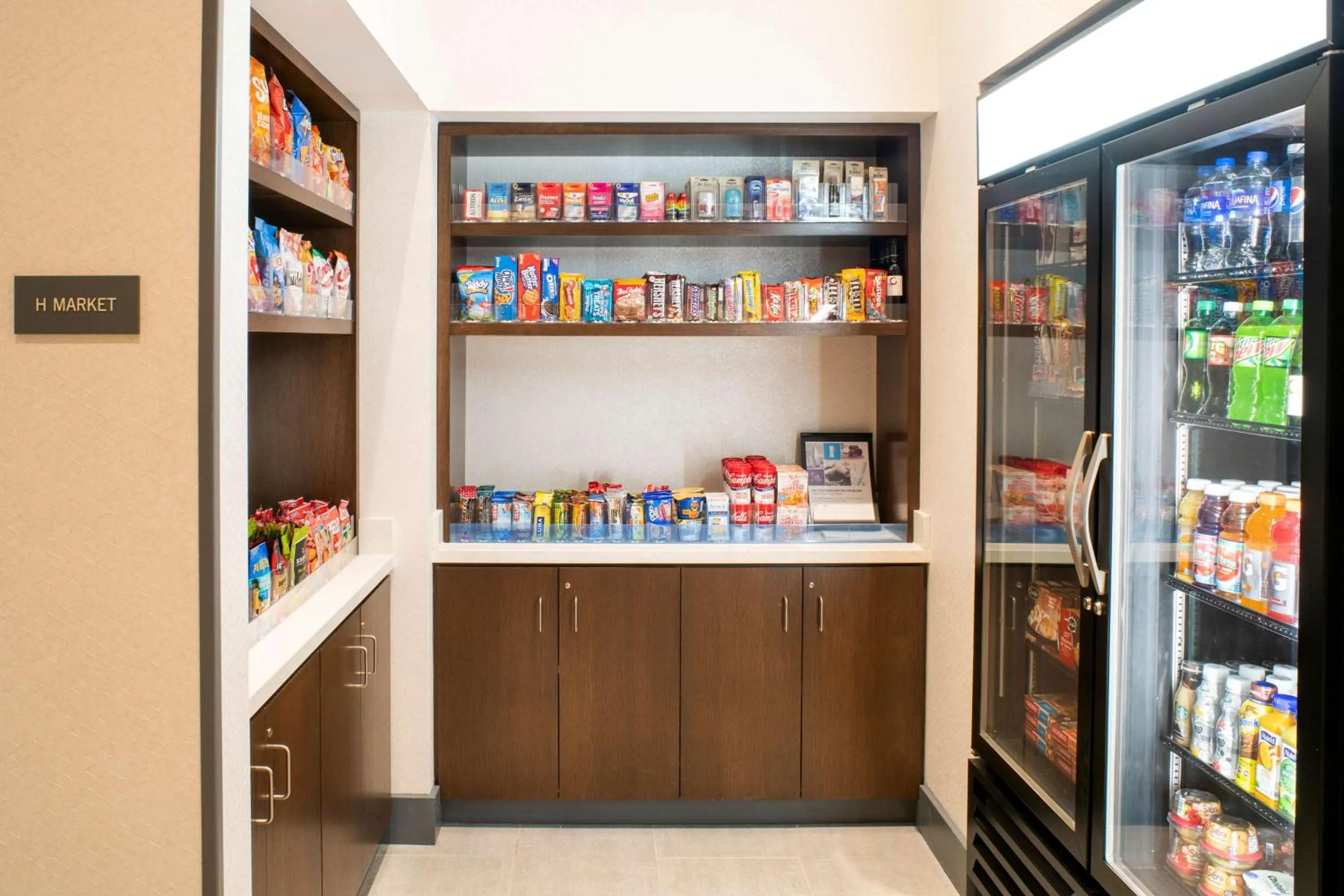 On-site shops in Hyatt House East Moline/Quad Cities