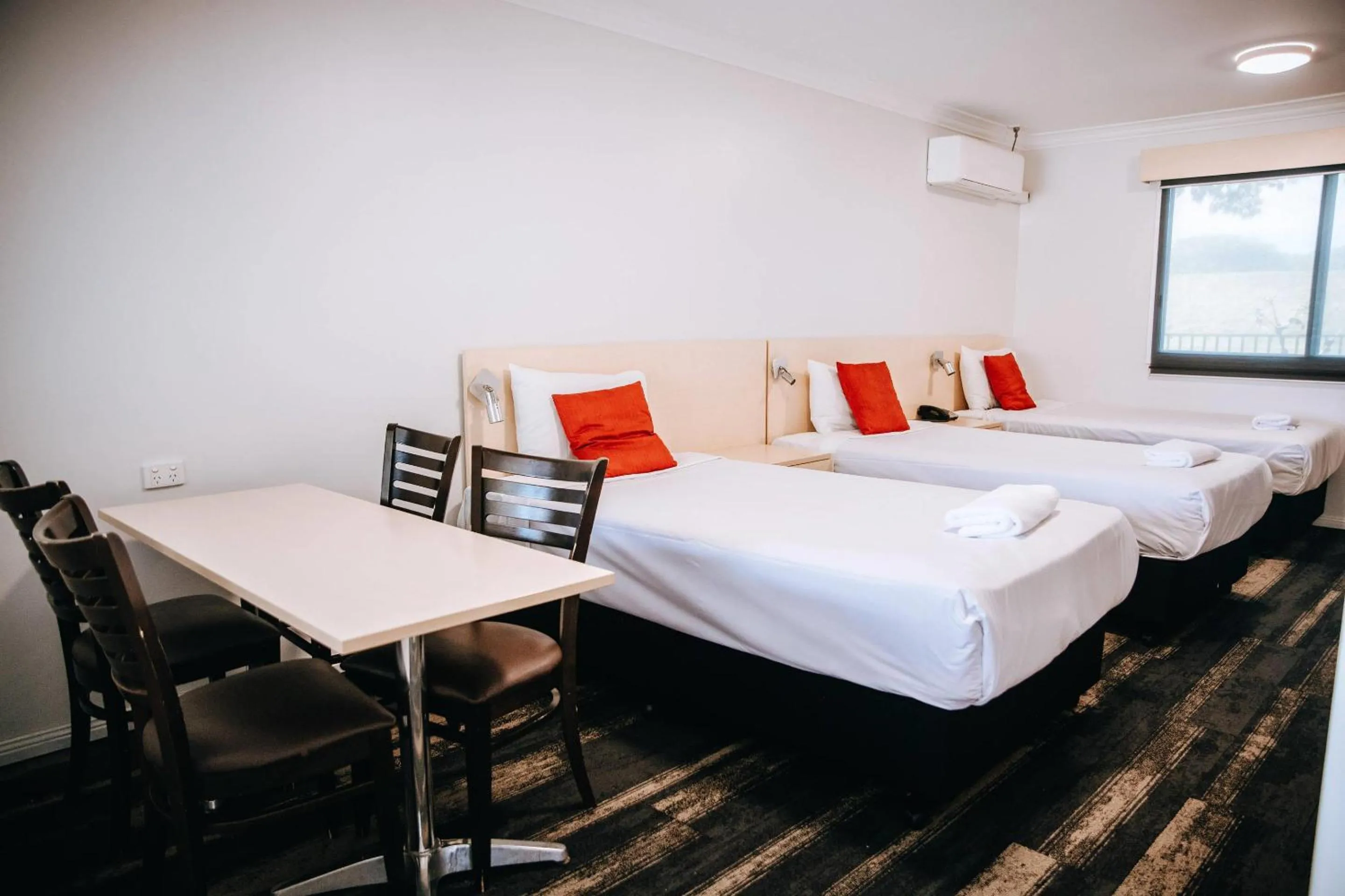 Bedroom, Bed in Comfort Inn Moree