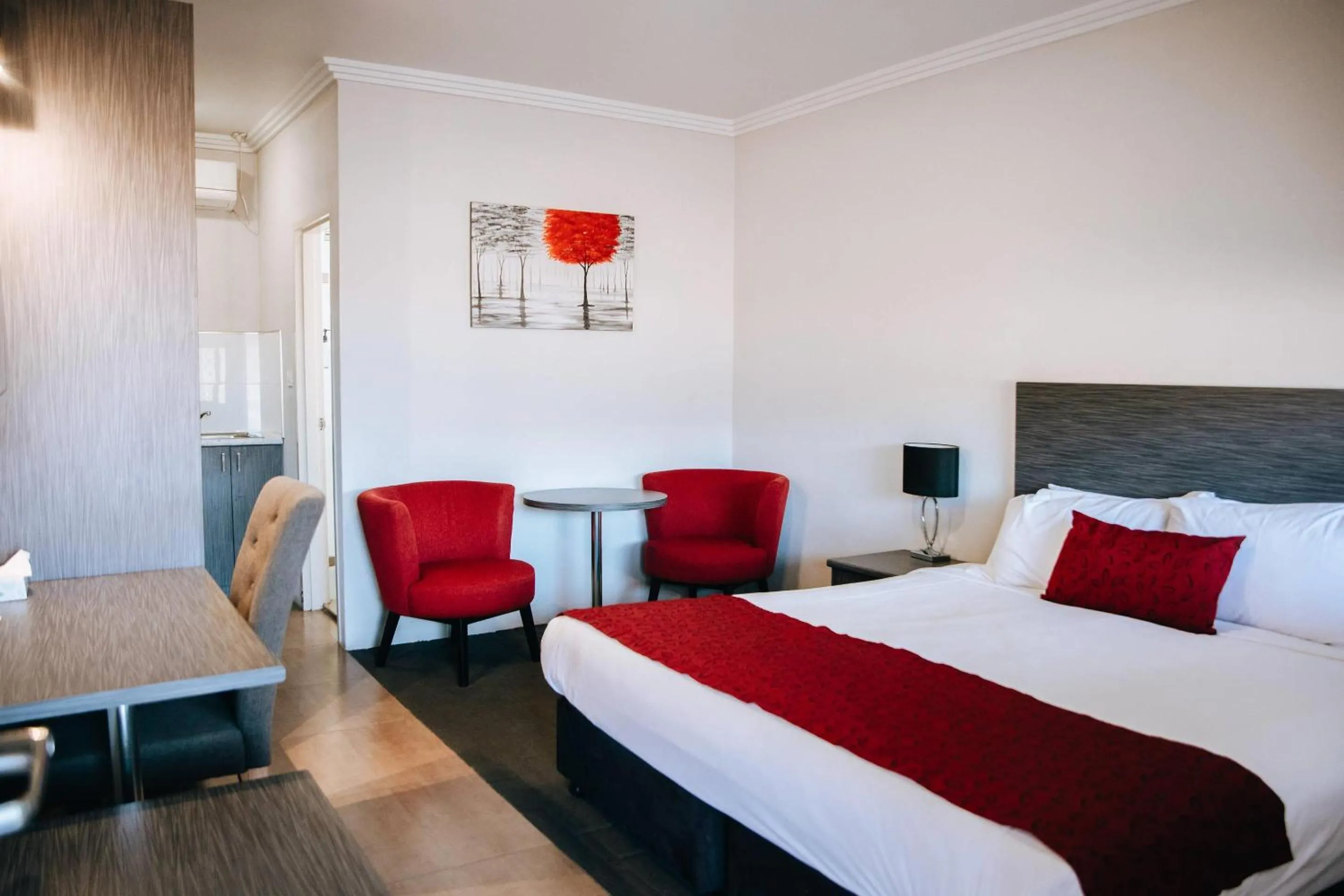 Bedroom, Bed in Comfort Inn Moree