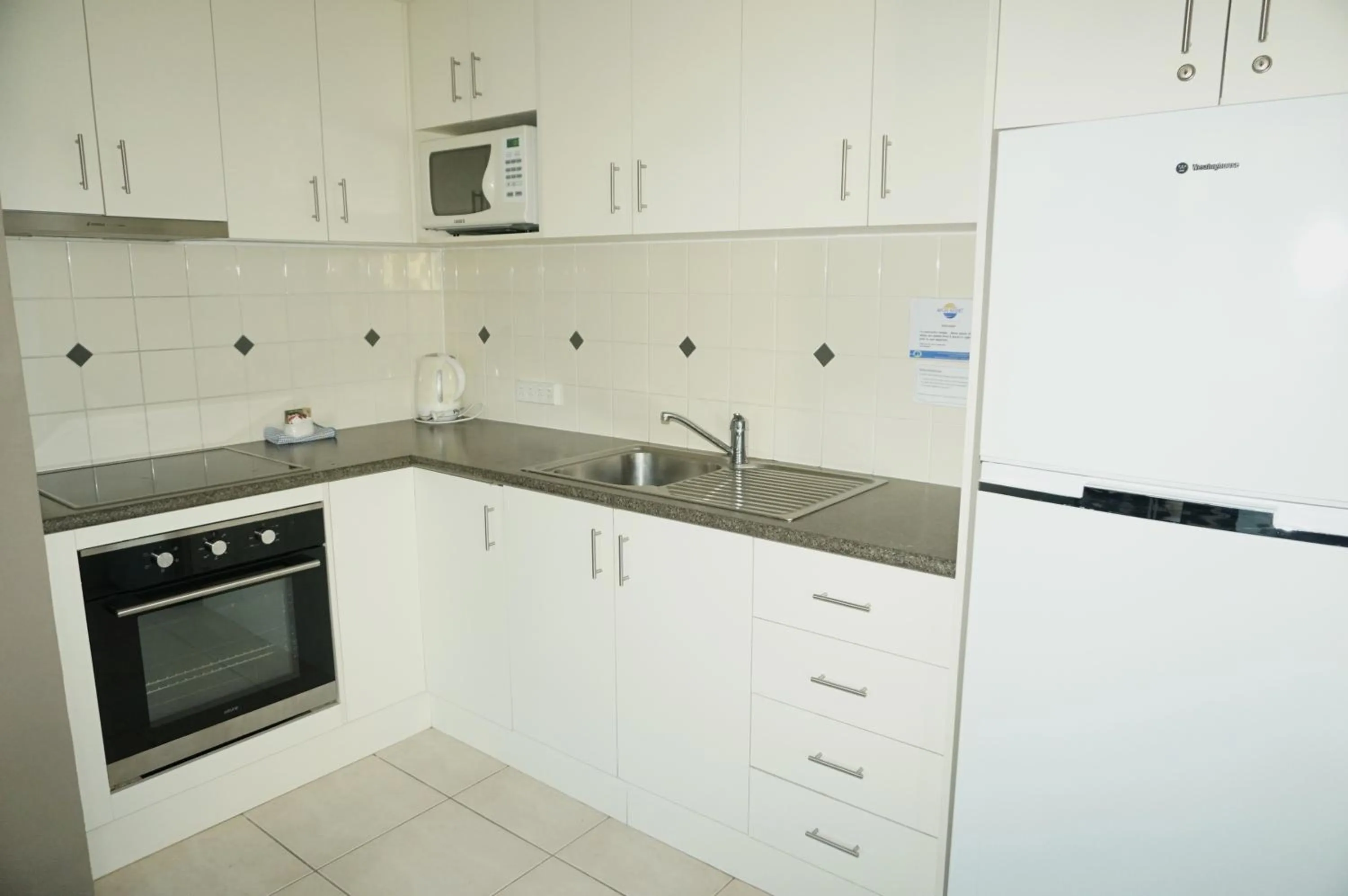 Kitchen or kitchenette in Aussie Resort