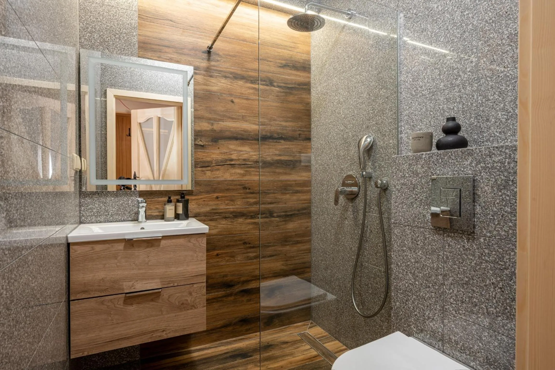 Shower in Villa Tatrica