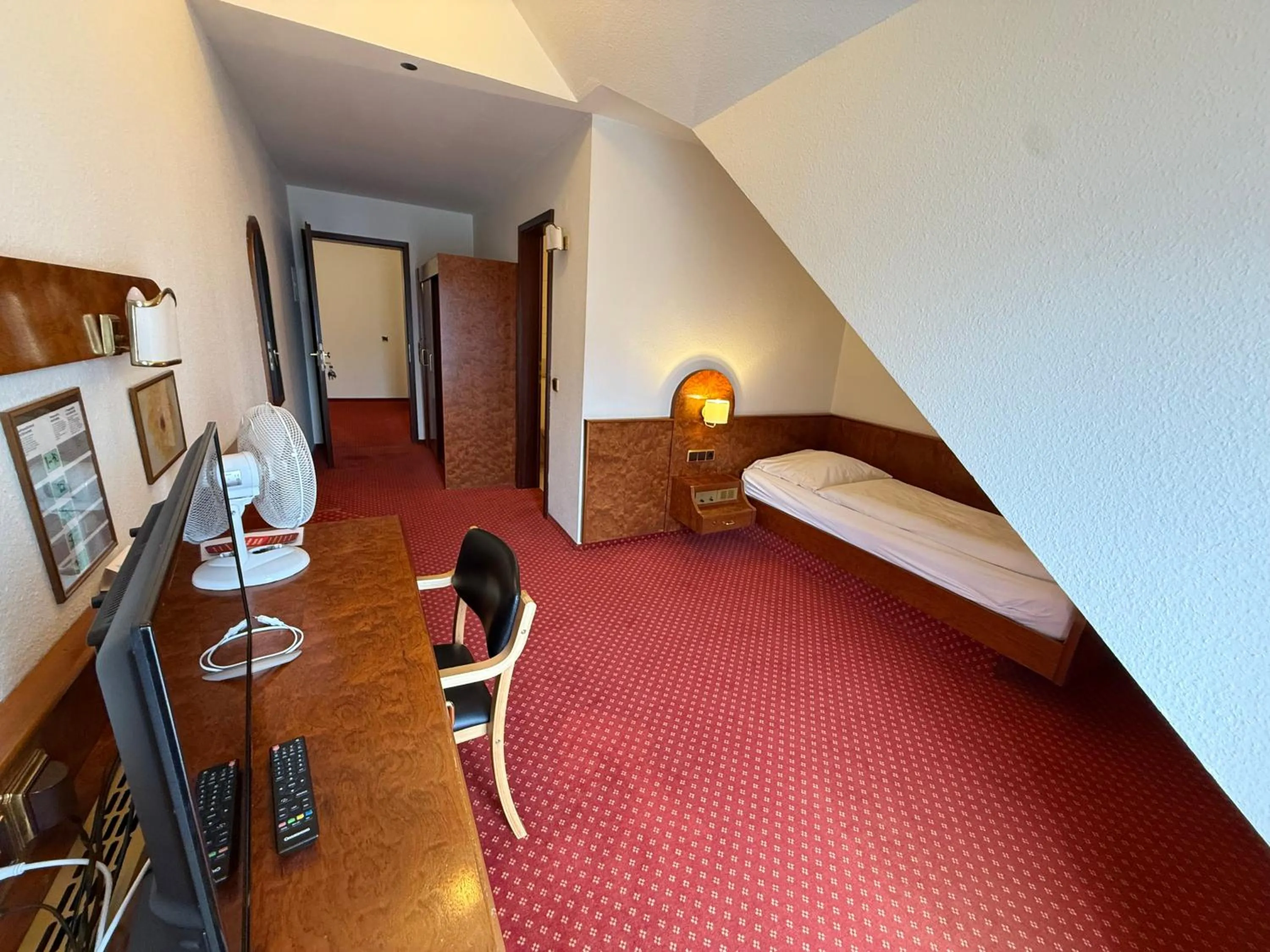 Photo of the whole room, Bed in Hotel Post Viernheim