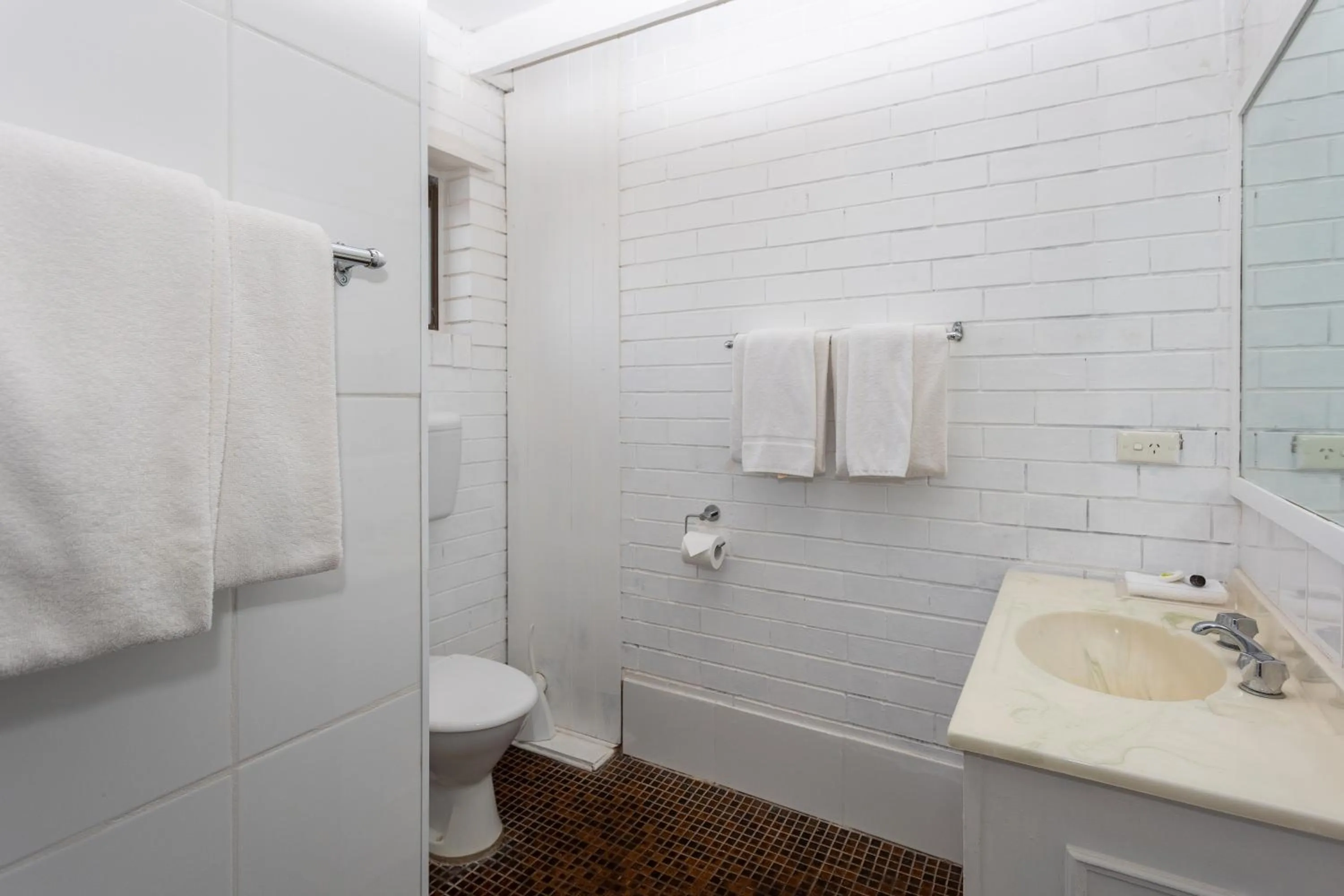 Toilet in Fig Tree Motel