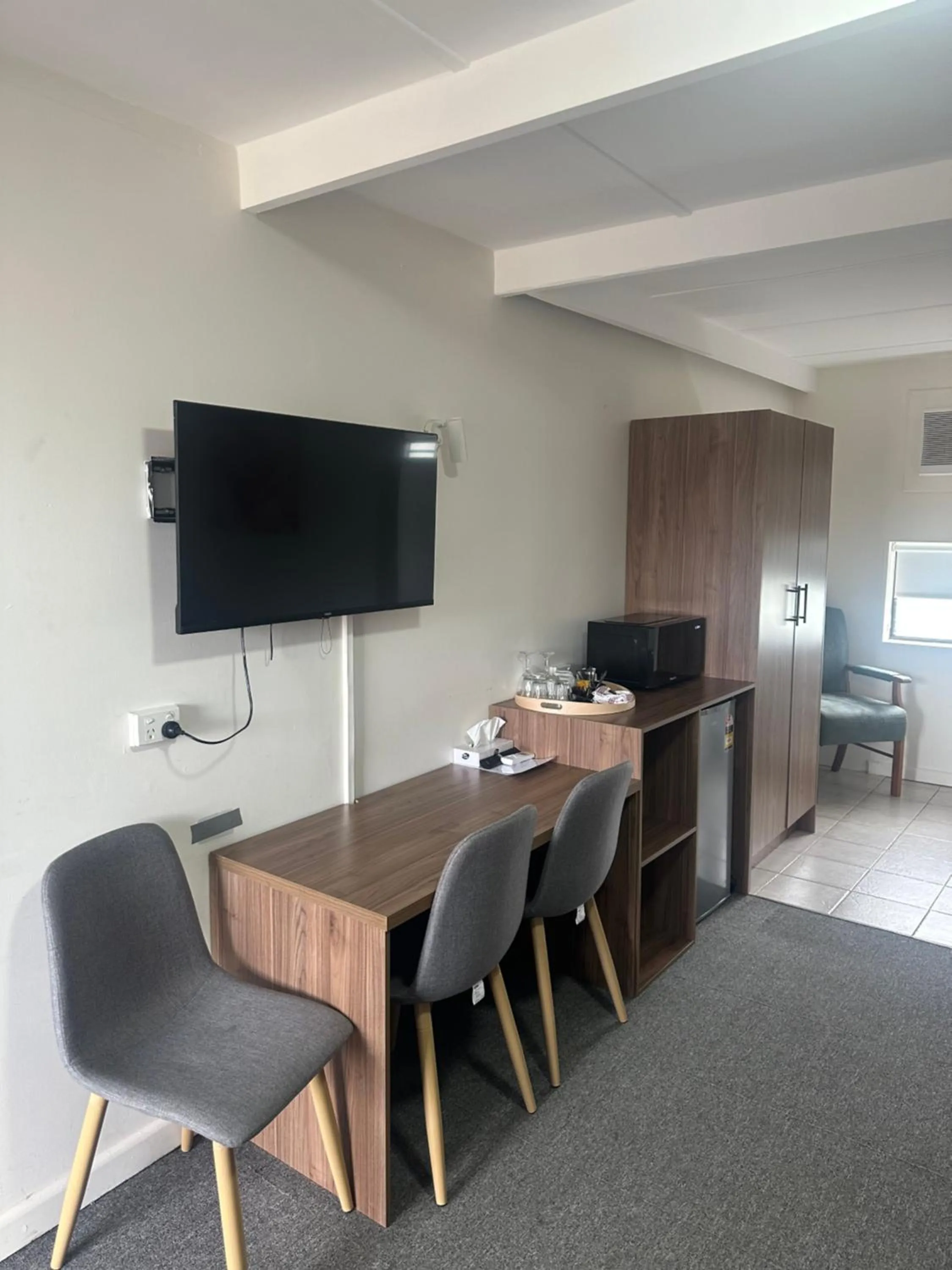 Seating area in Fig Tree Motel