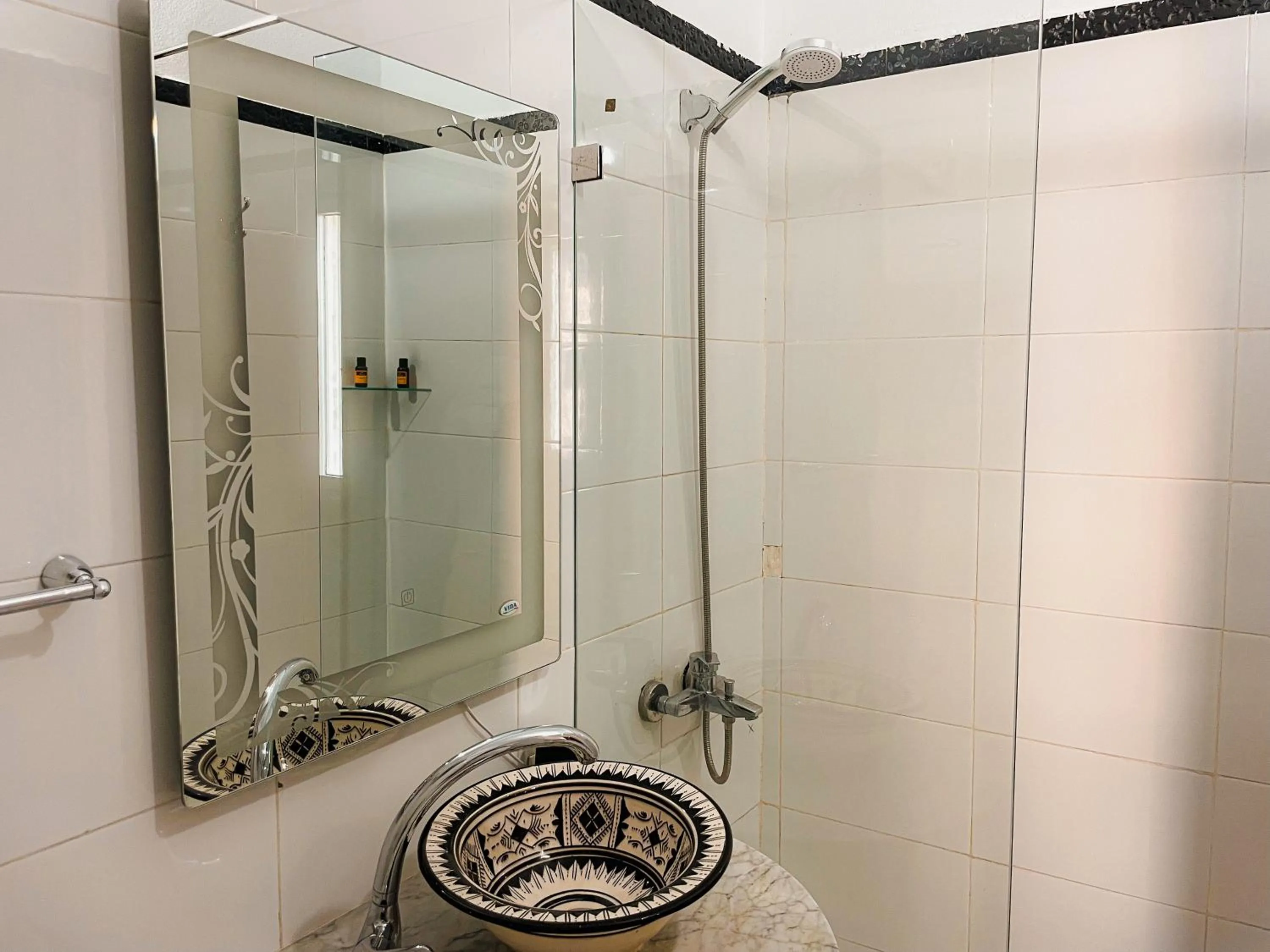Shower in Hotel Princesse Ilham