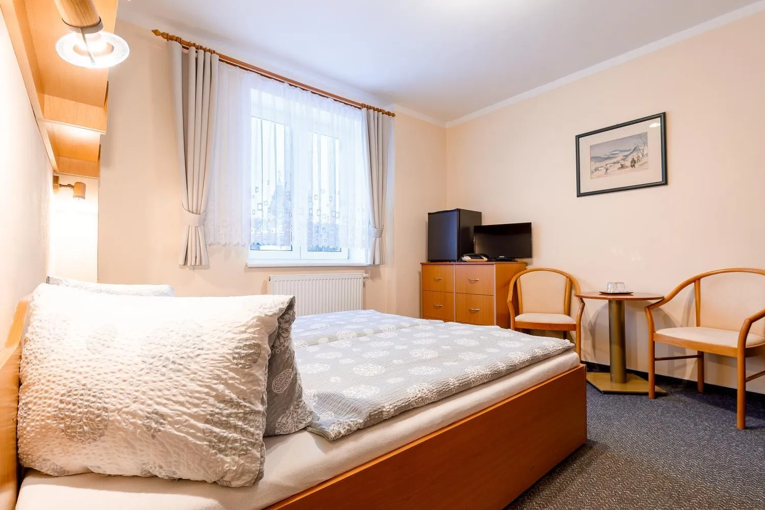 Communal lounge/ TV room, Bed in Hotel Jitřenka