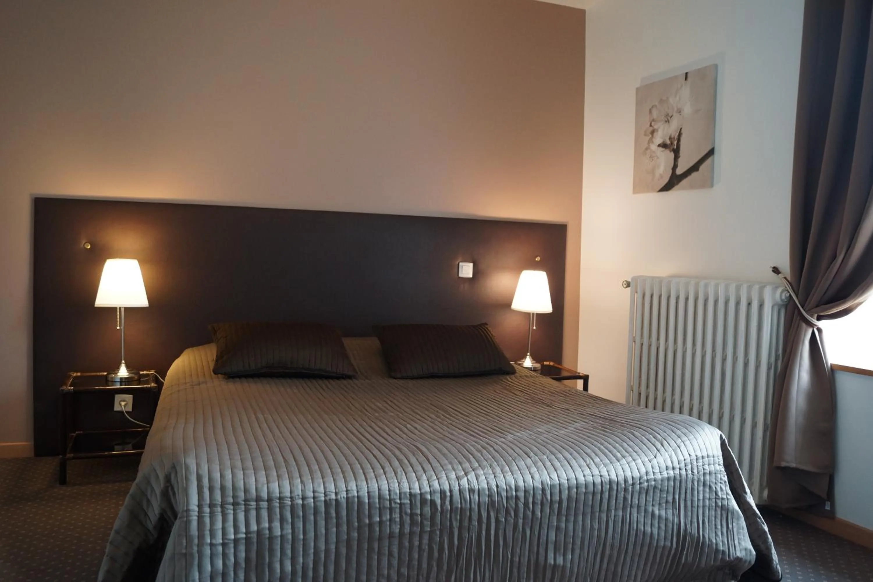 Photo of the whole room, Bed in Hotel du Golf de Clécy