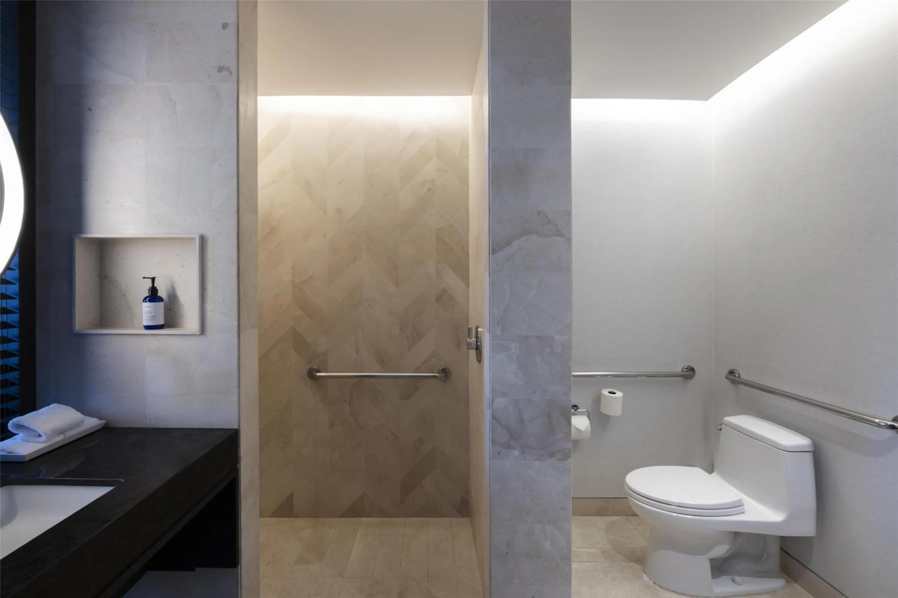 Bathroom in Hilton Guadalajara Midtown