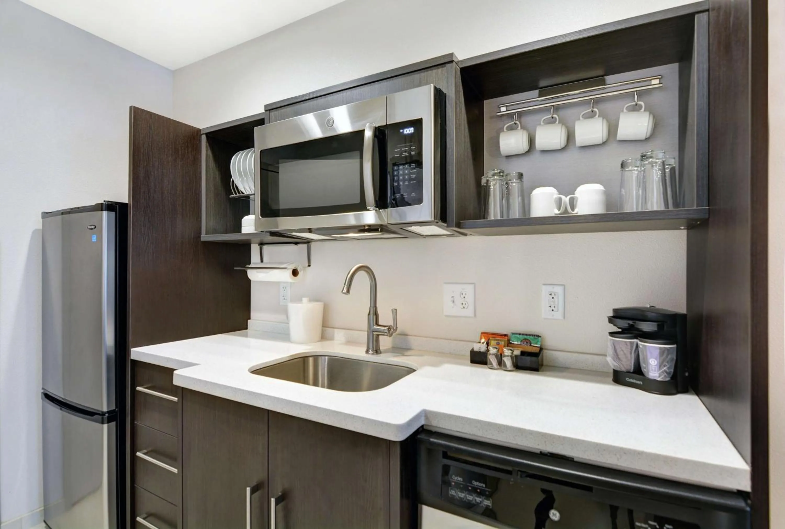 Kitchen or kitchenette in Home2 Suites By Hilton Raleigh Durham Airport RTP
