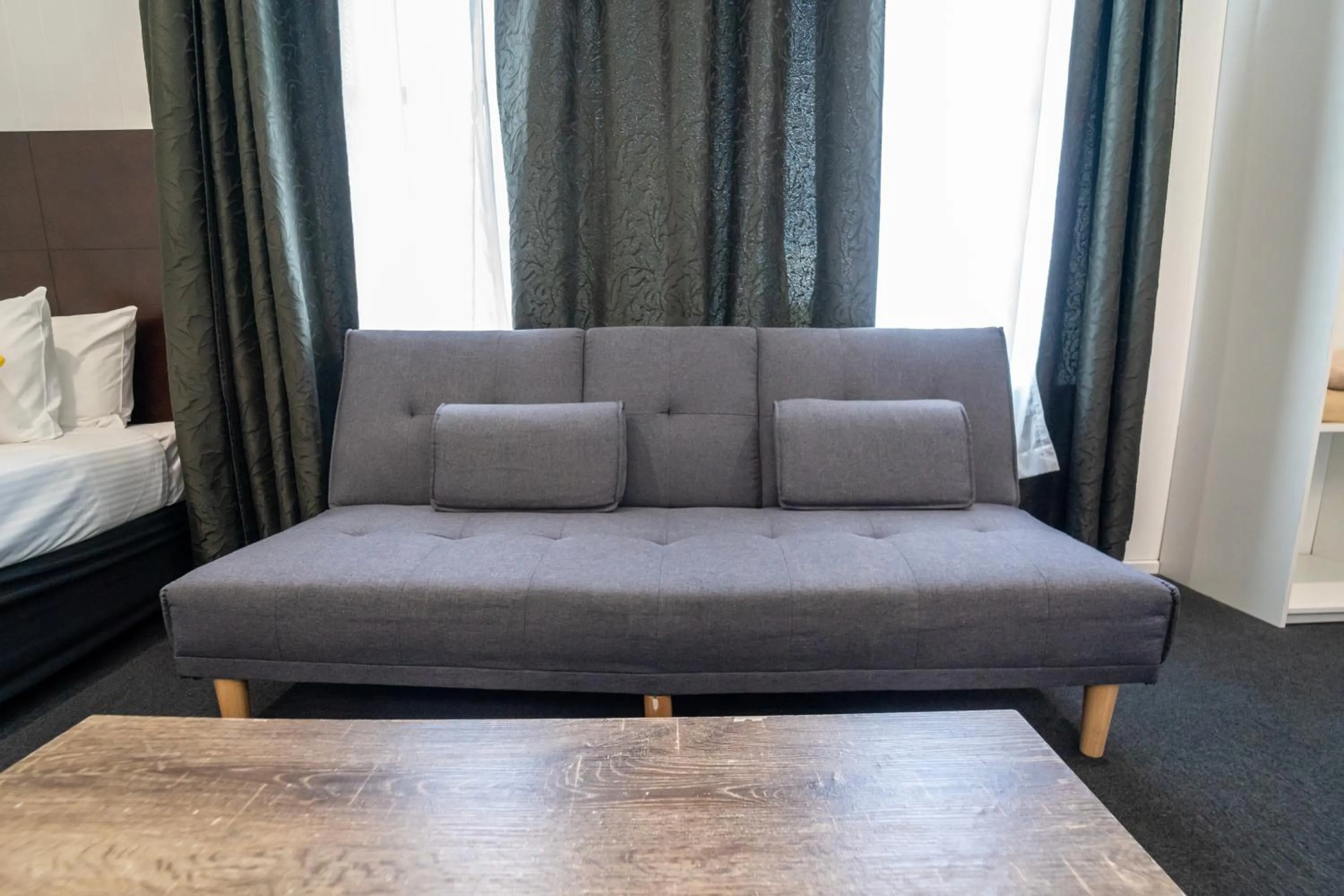 Living room, Bed in Nowra Motor Inn