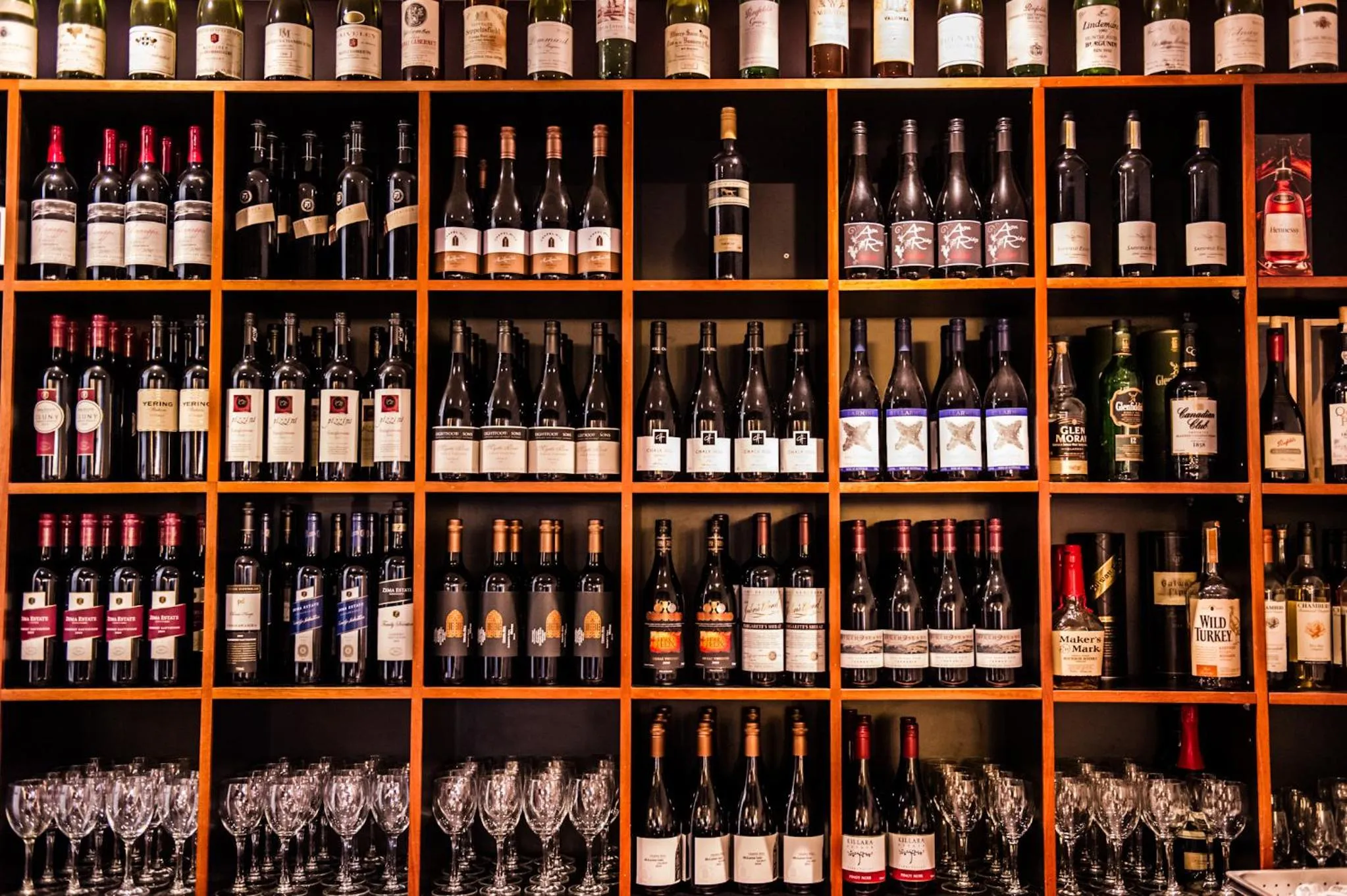 Restaurant/places to eat in Century Inn