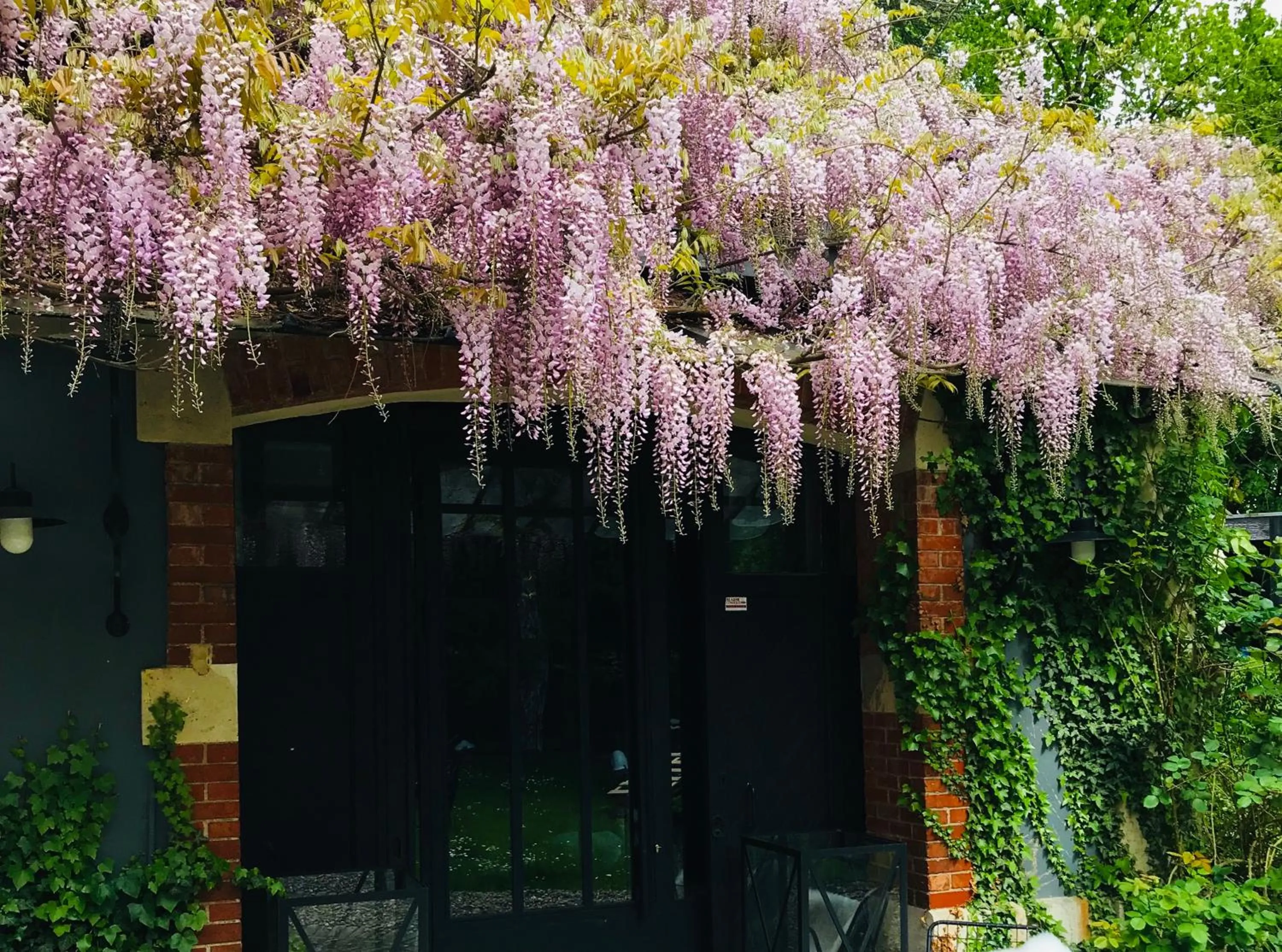 Facade/entrance in La Villa 1901