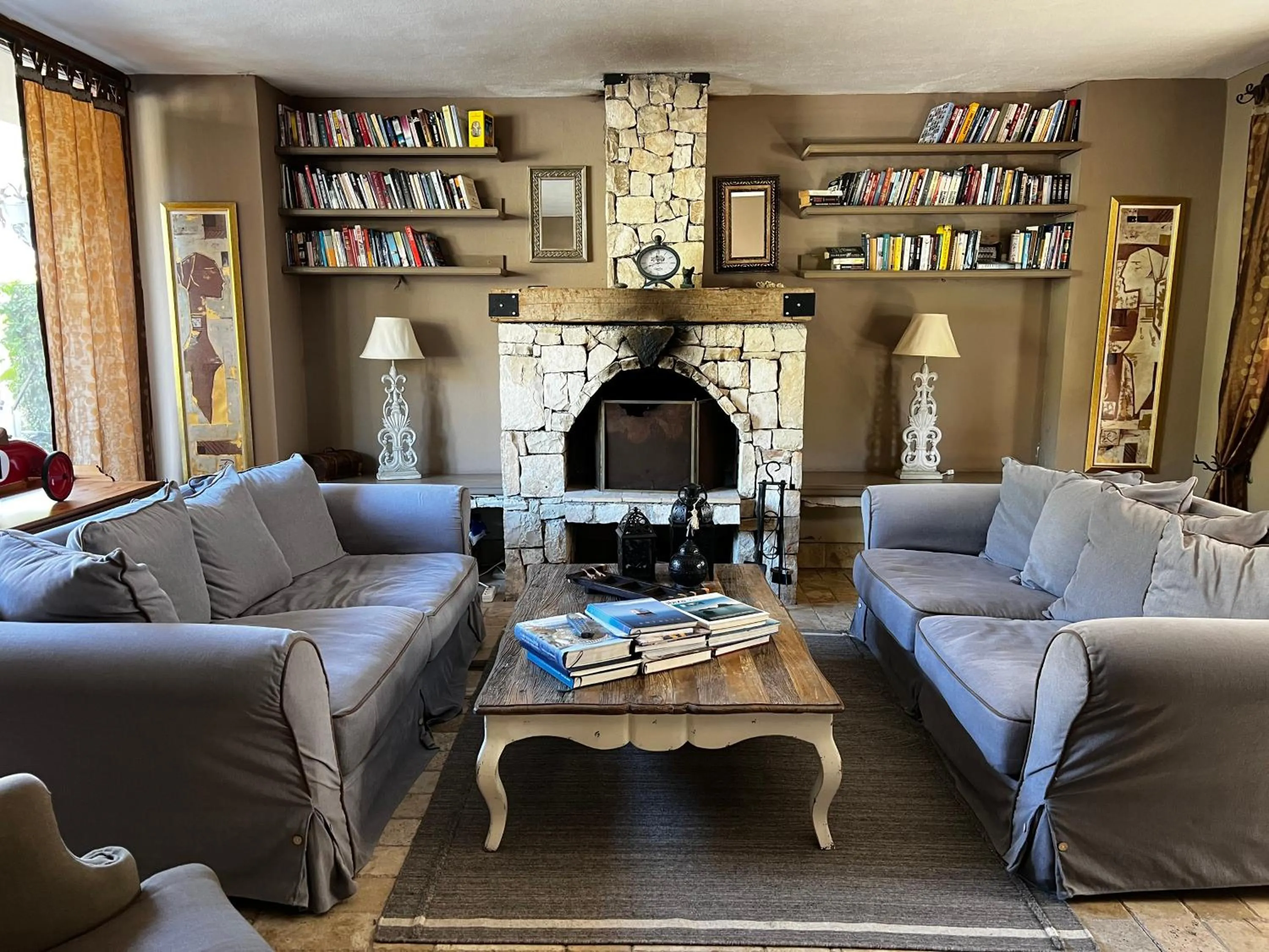 Seating area in Han Boutique Hotel