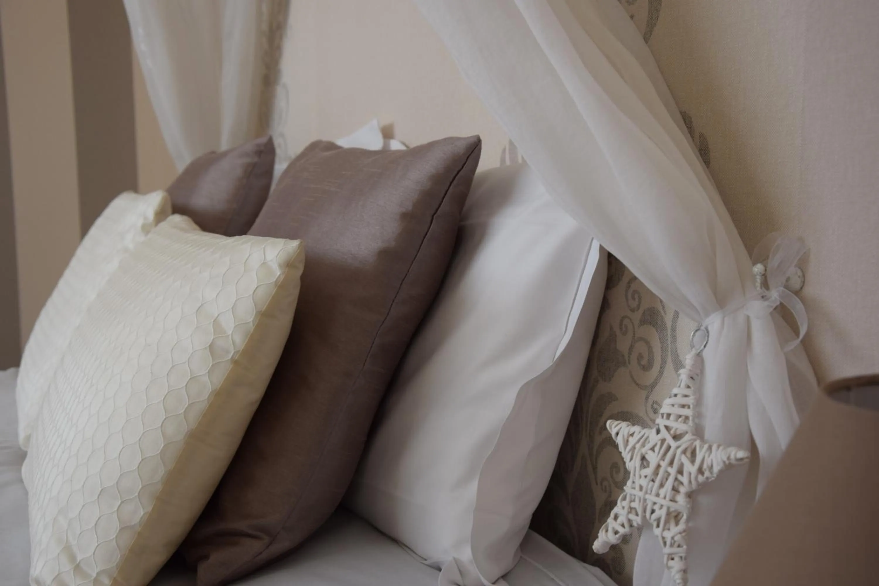 Decorative detail, Bed in Les Portes Du Hable