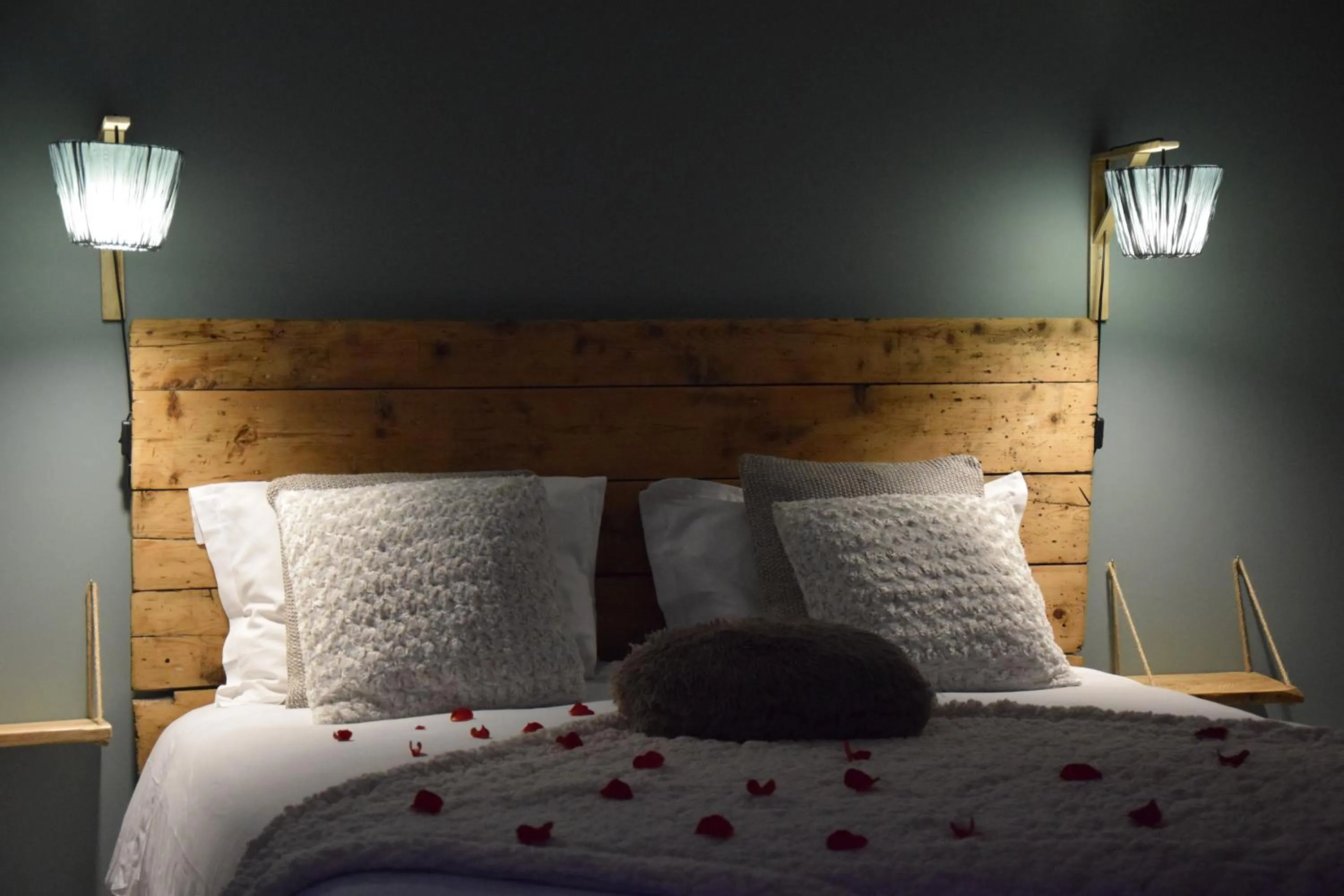 Decorative detail, Bed in Les Portes Du Hable