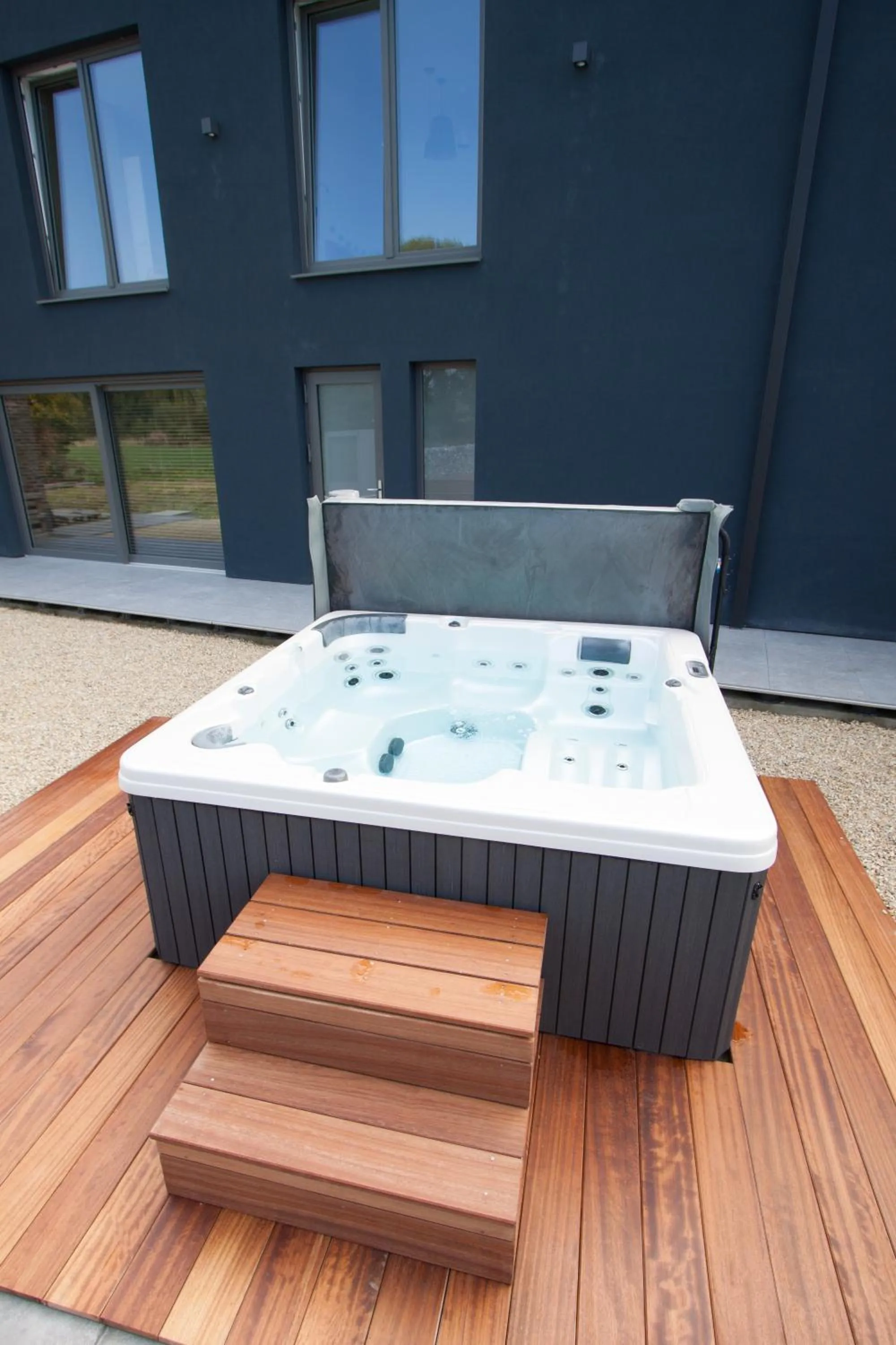 Hot Tub in akemi b&b