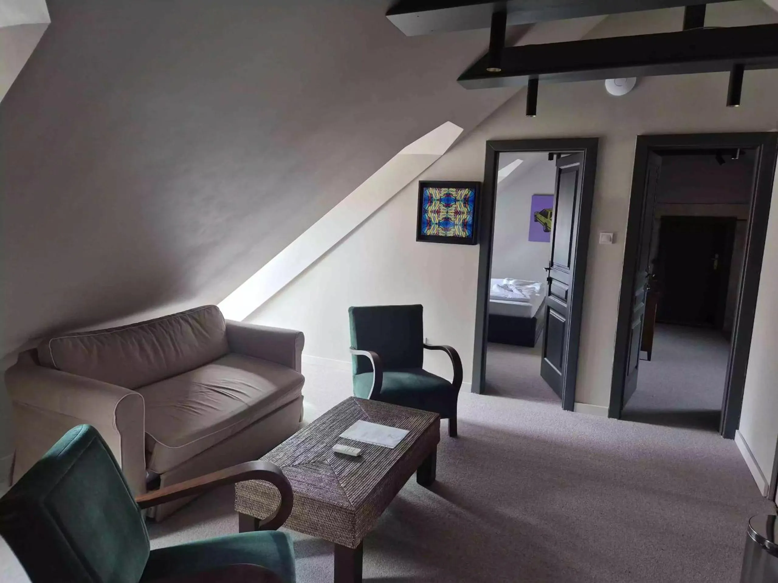 Photo of the whole room in Barka Galéria Hotel és Étterem