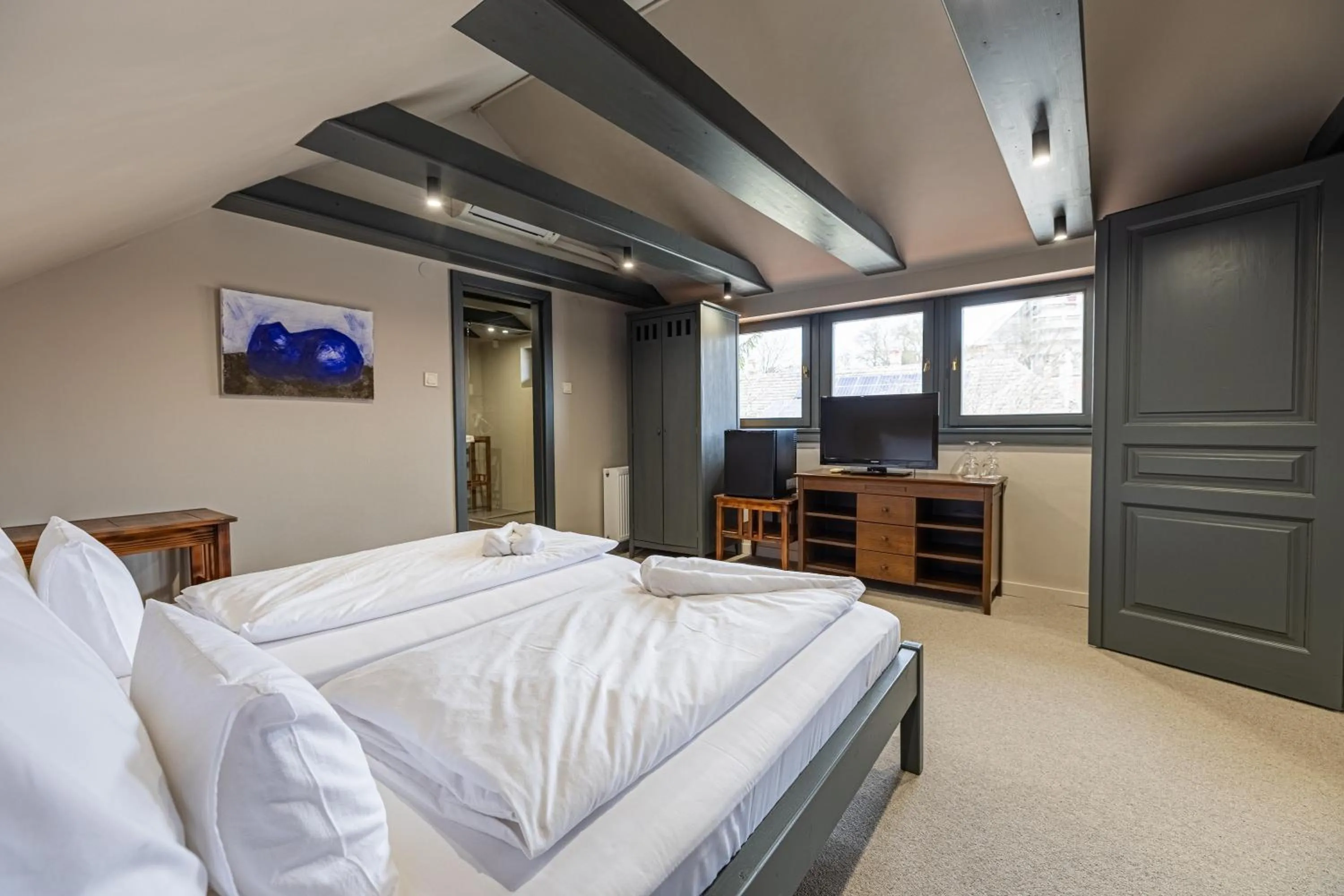 Bed in Barka Galéria Hotel és Étterem