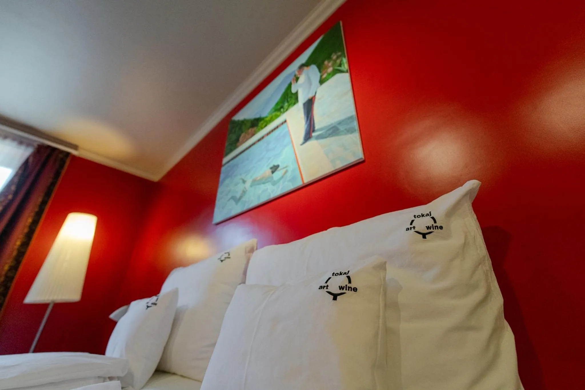 Bed in Barka Galéria Hotel és Étterem