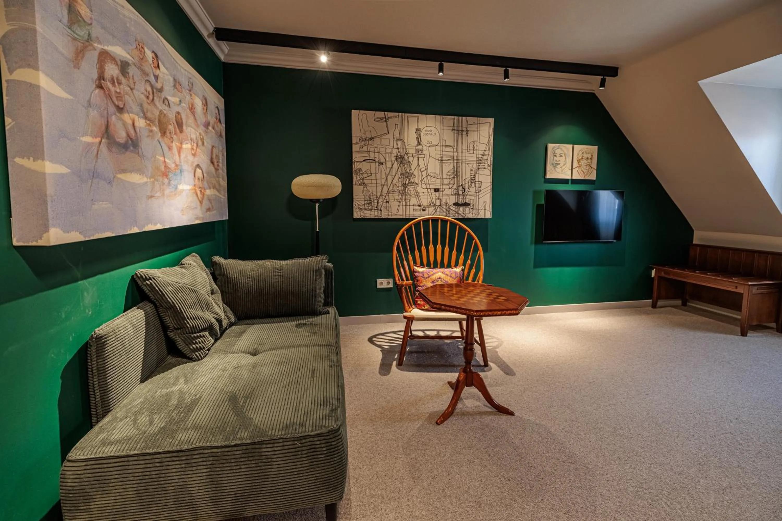 Photo of the whole room in Barka Galéria Hotel és Étterem