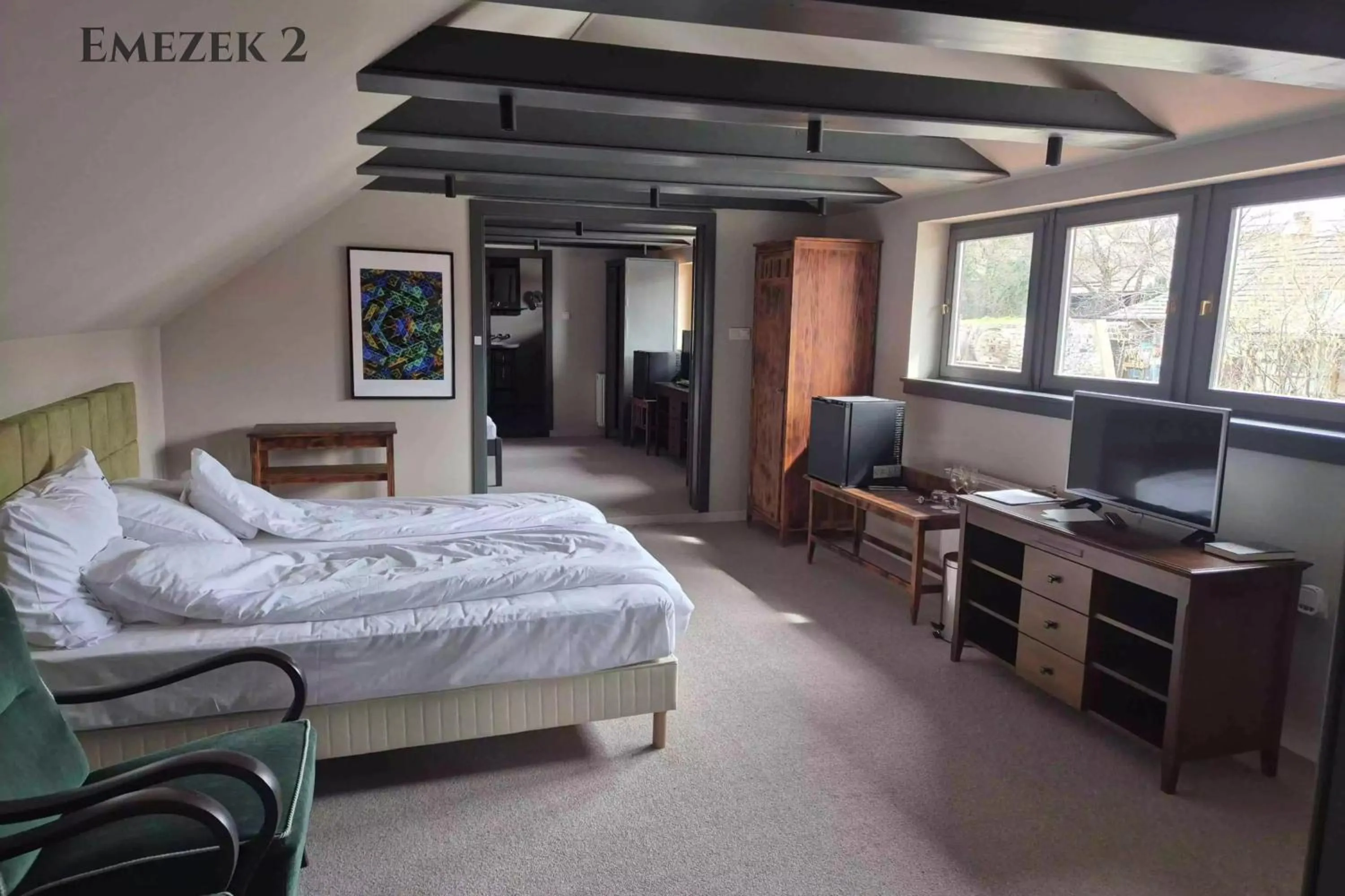 Photo of the whole room, Bed in Barka Galéria Hotel és Étterem