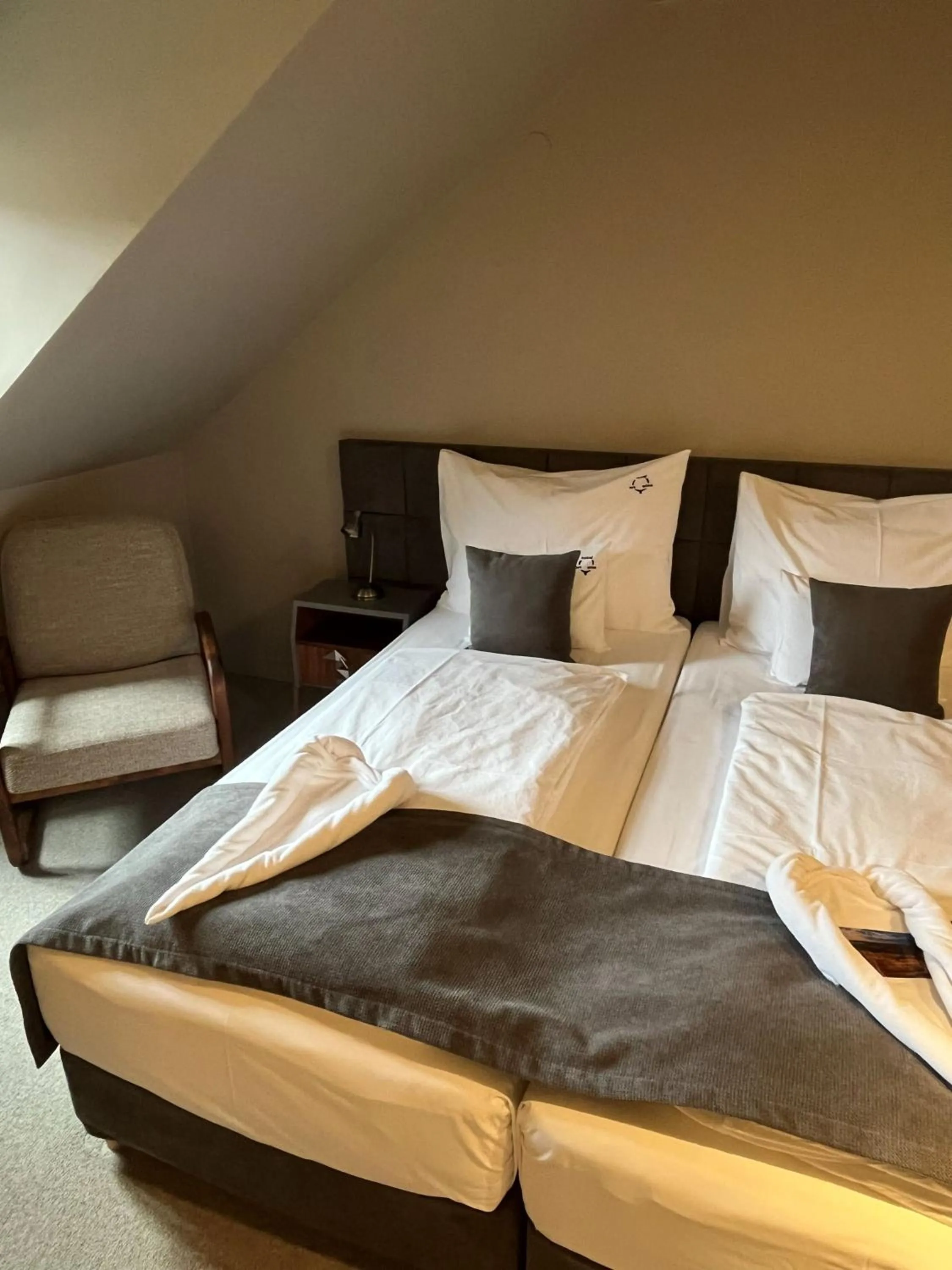 Bed in Barka Galéria Hotel és Étterem