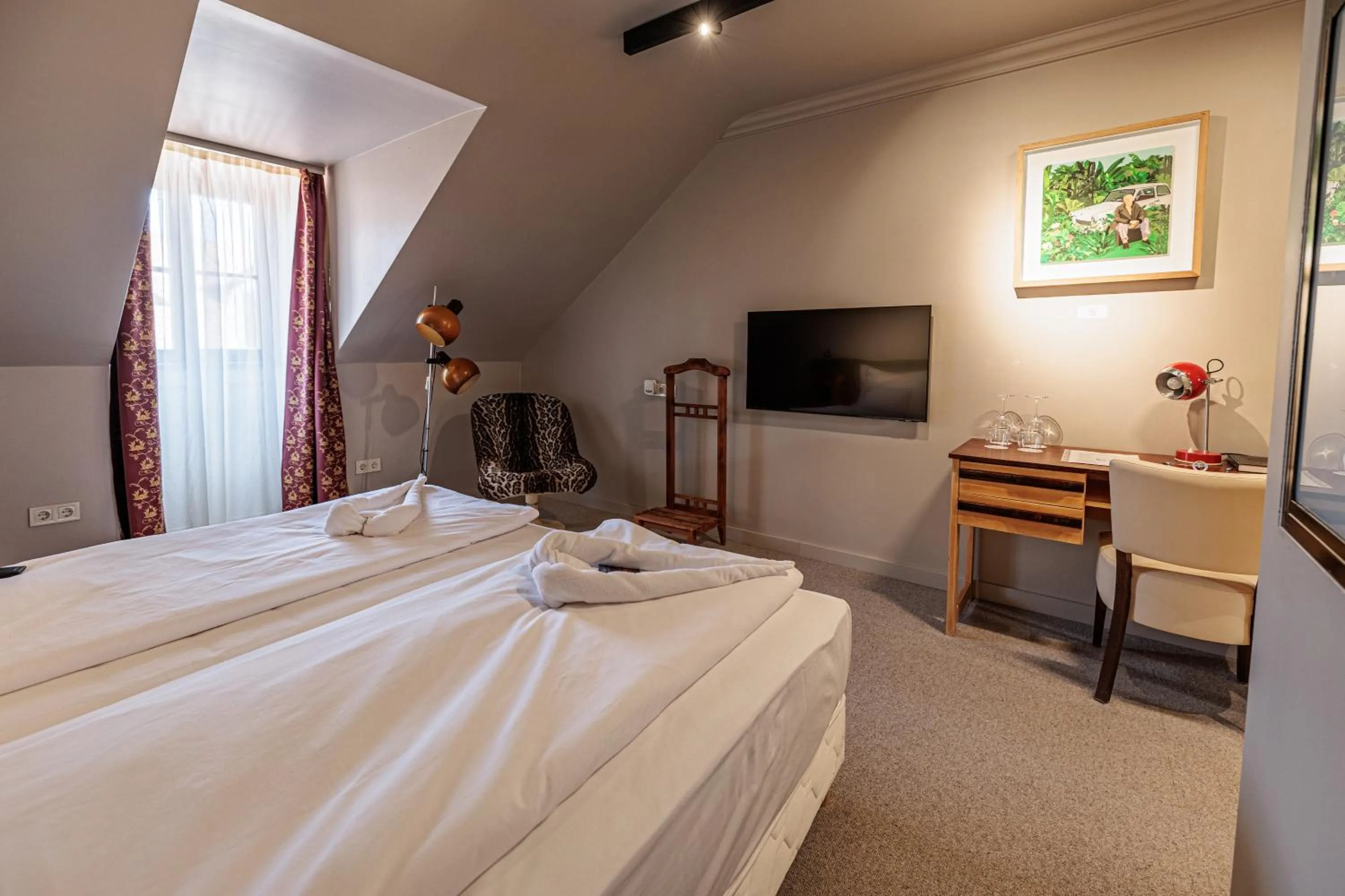 Photo of the whole room, Bed in Barka Galéria Hotel és Étterem