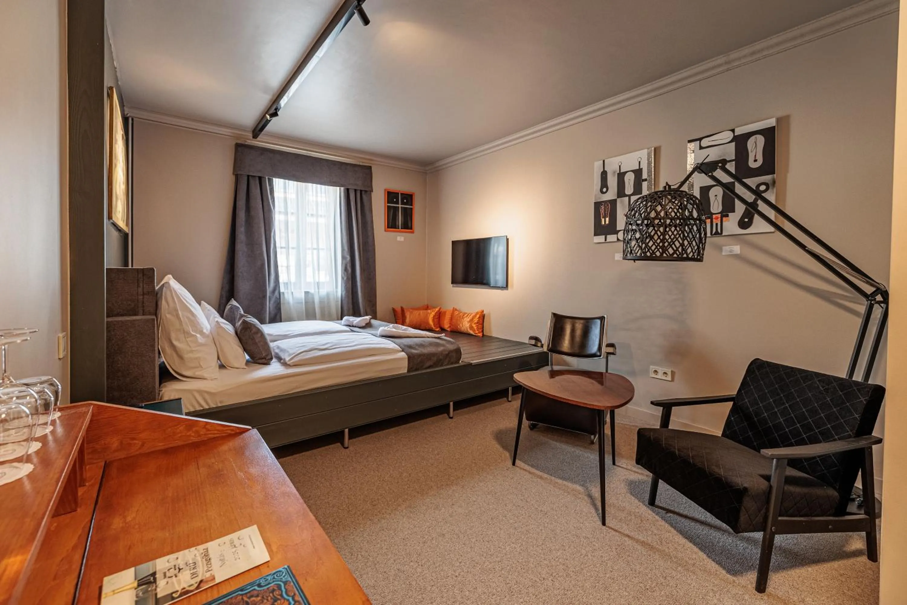 Photo of the whole room, Bed in Barka Galéria Hotel és Étterem