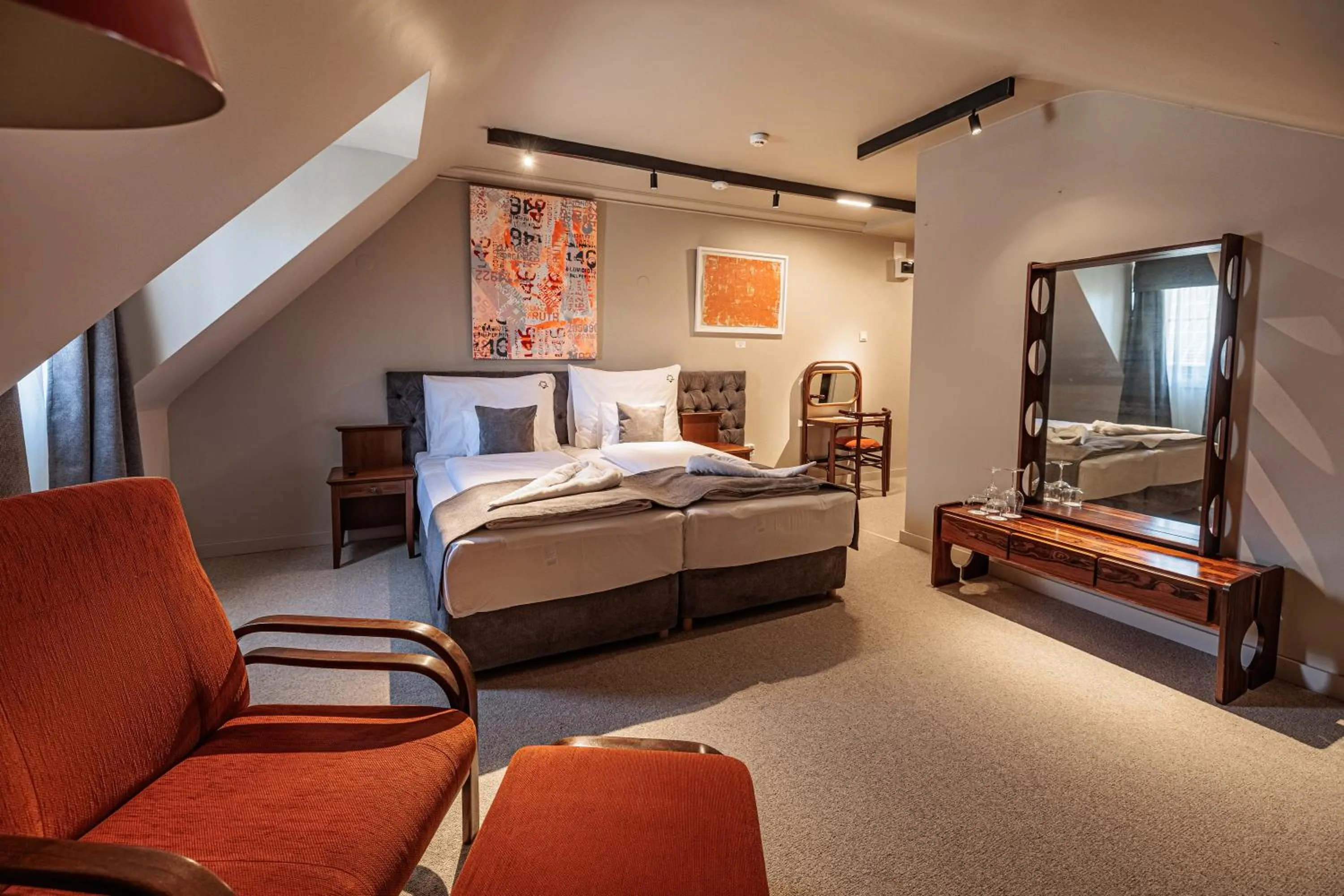 Photo of the whole room, Bed in Barka Galéria Hotel és Étterem