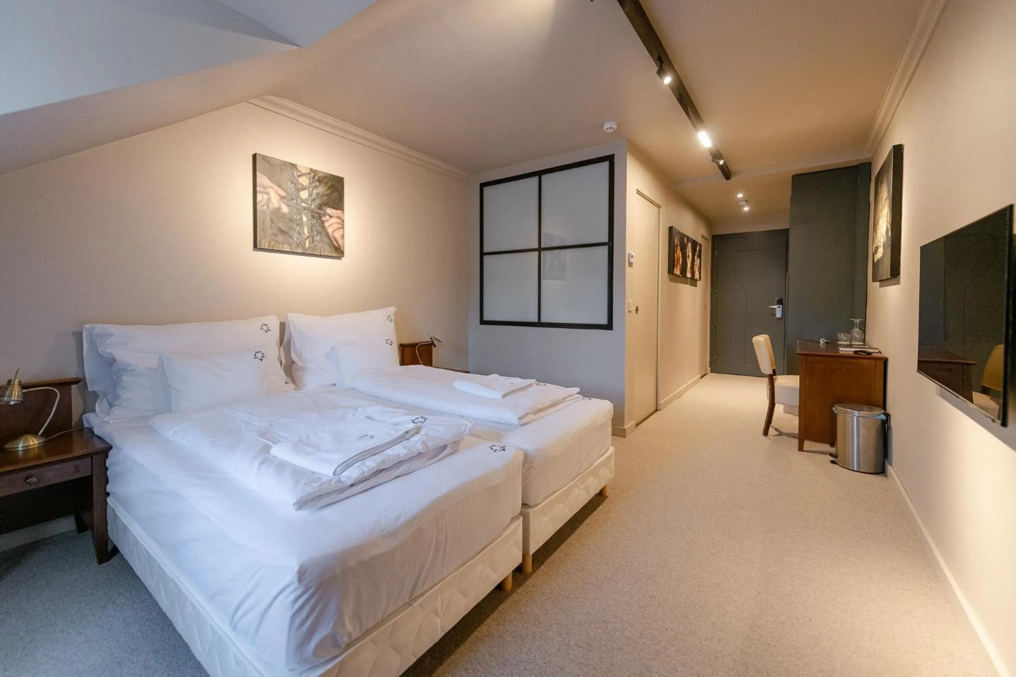 Bed in Barka Galéria Hotel és Étterem