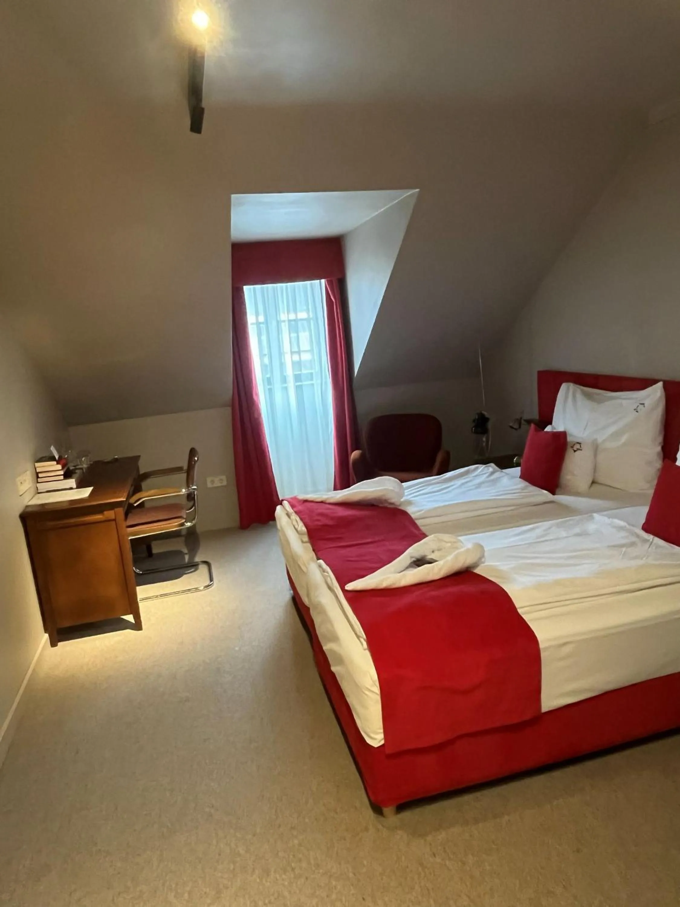 Photo of the whole room, Bed in Barka Galéria Hotel és Étterem