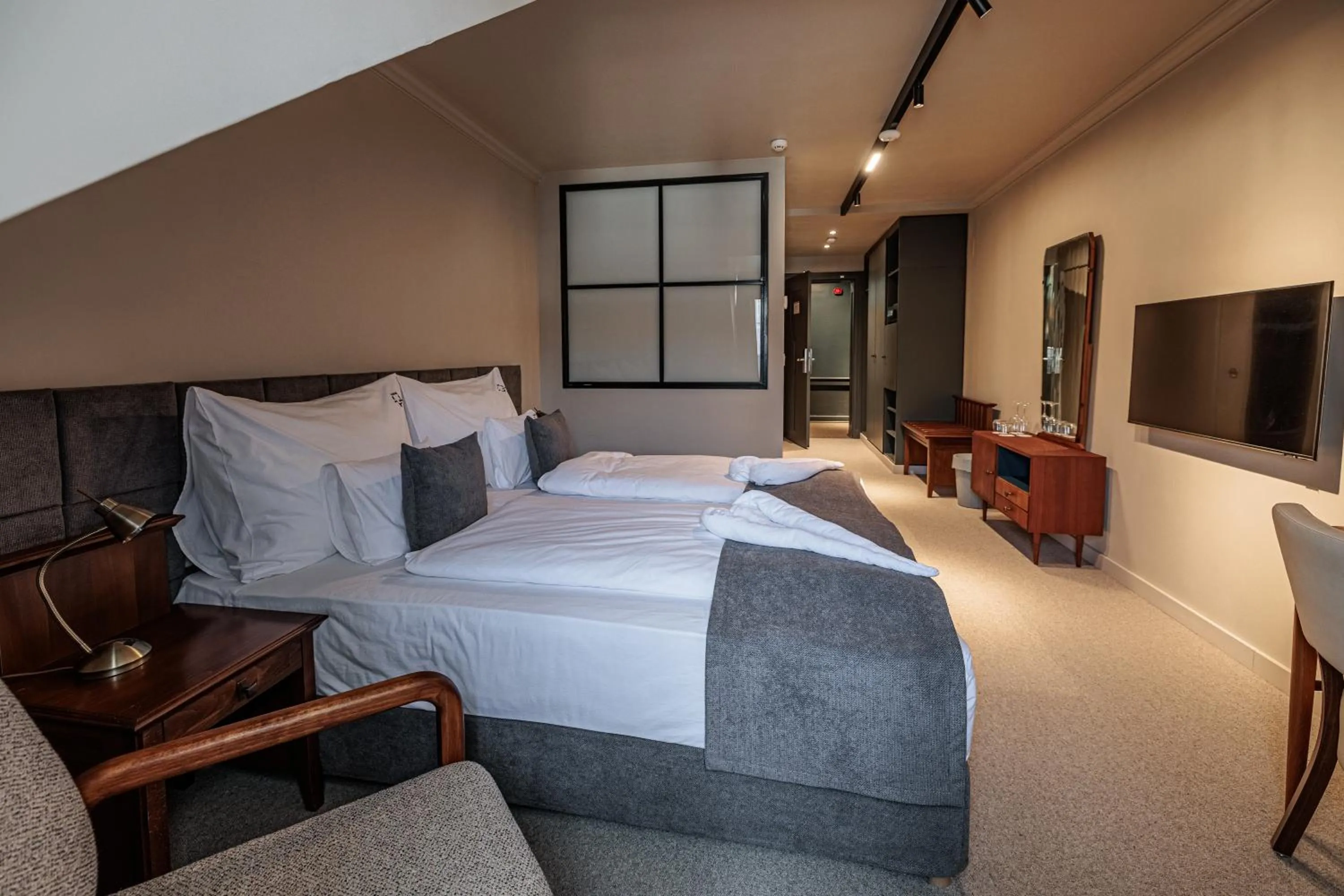 Photo of the whole room, Bed in Barka Galéria Hotel és Étterem