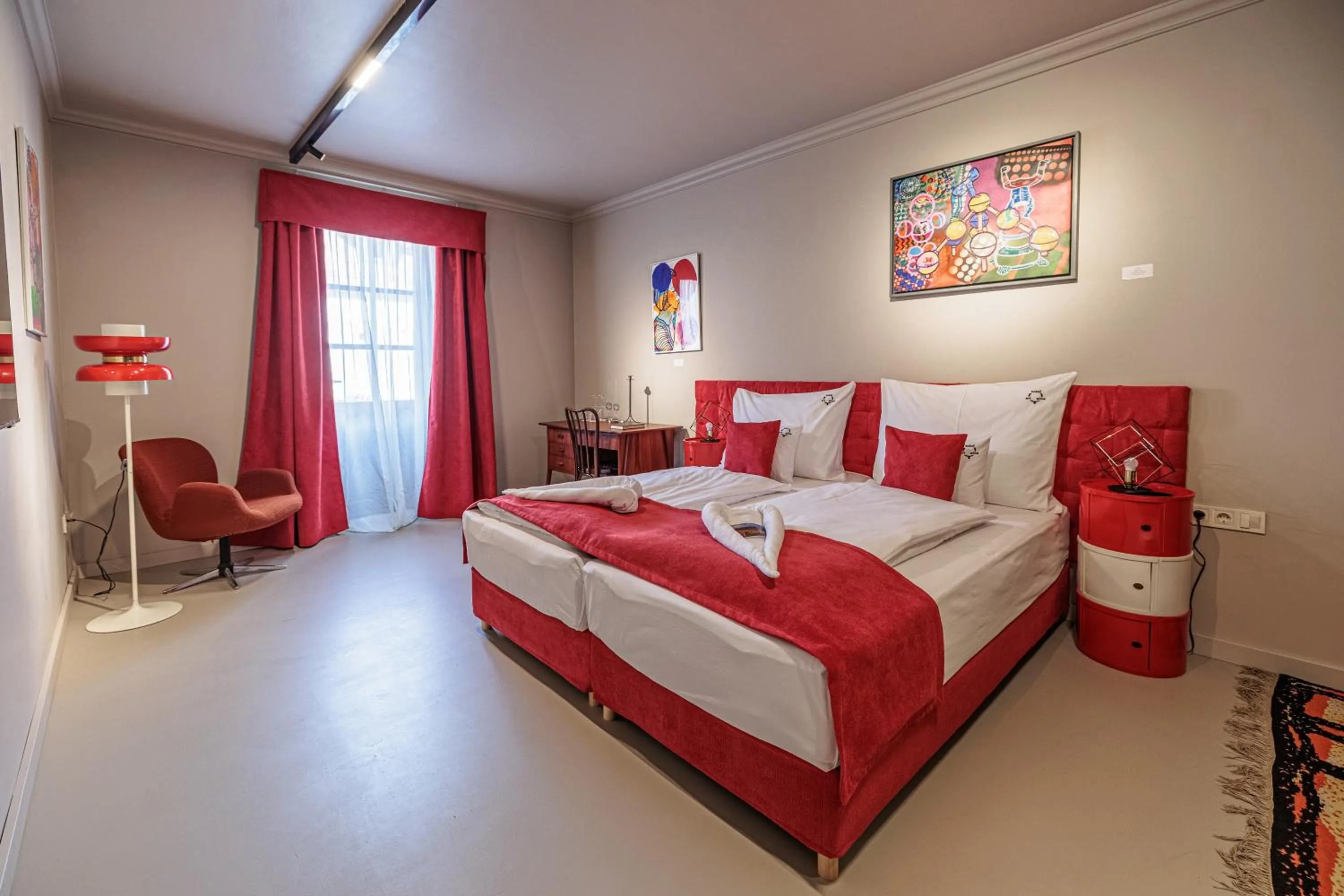 Bed in Barka Galéria Hotel és Étterem