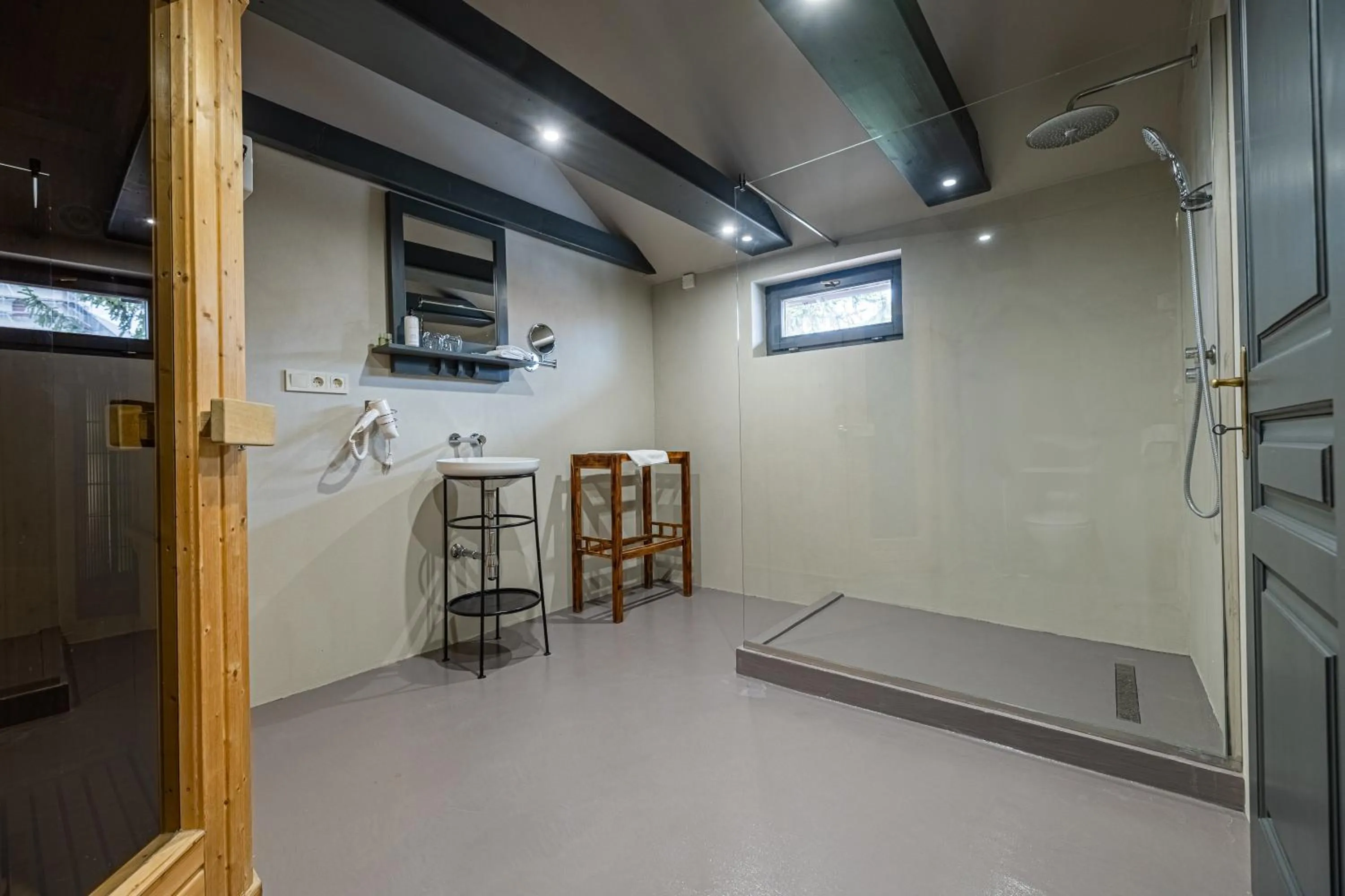 Barka Galéria Hotel és Étterem