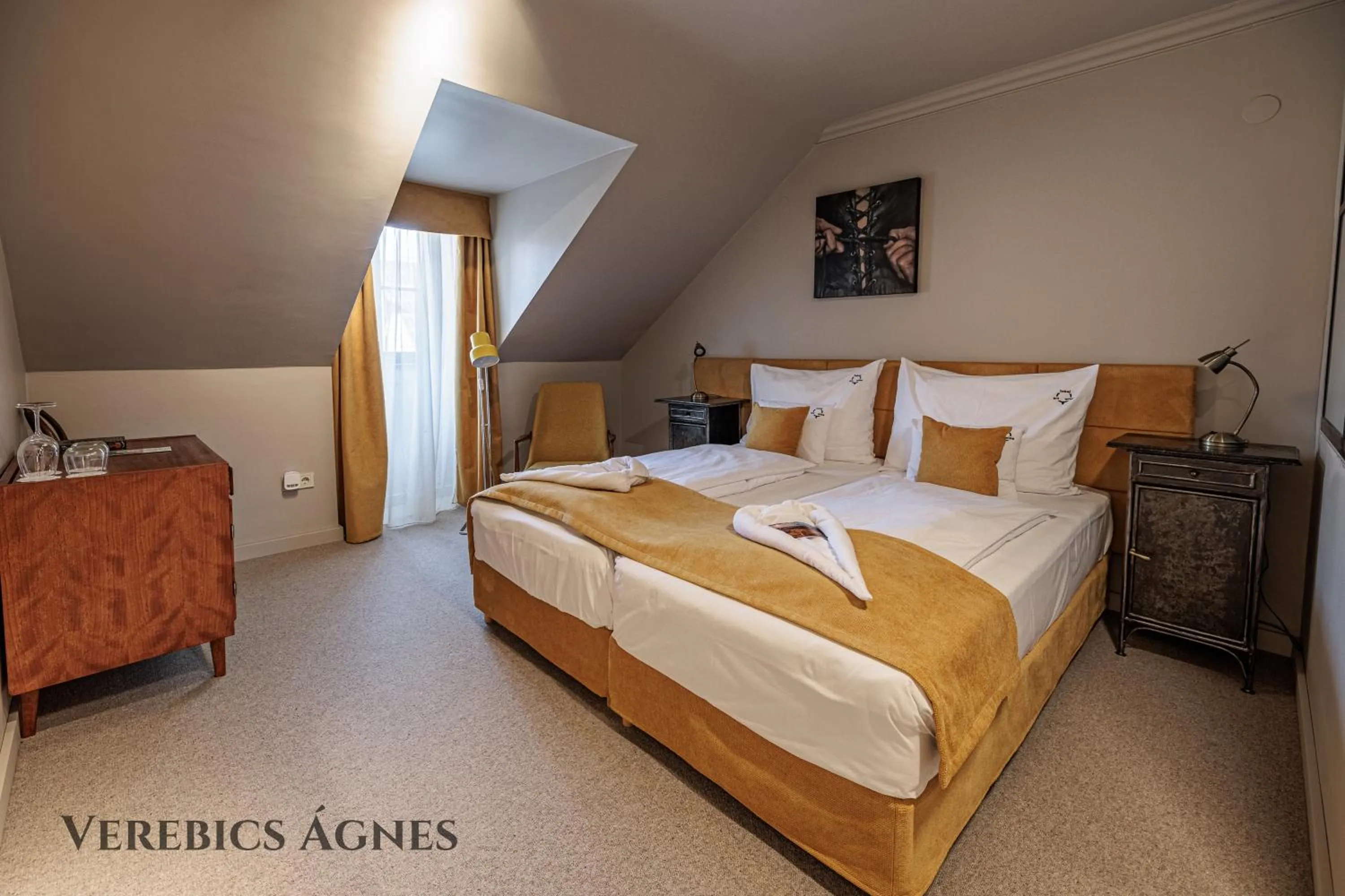 Photo of the whole room, Bed in Barka Galéria Hotel és Étterem