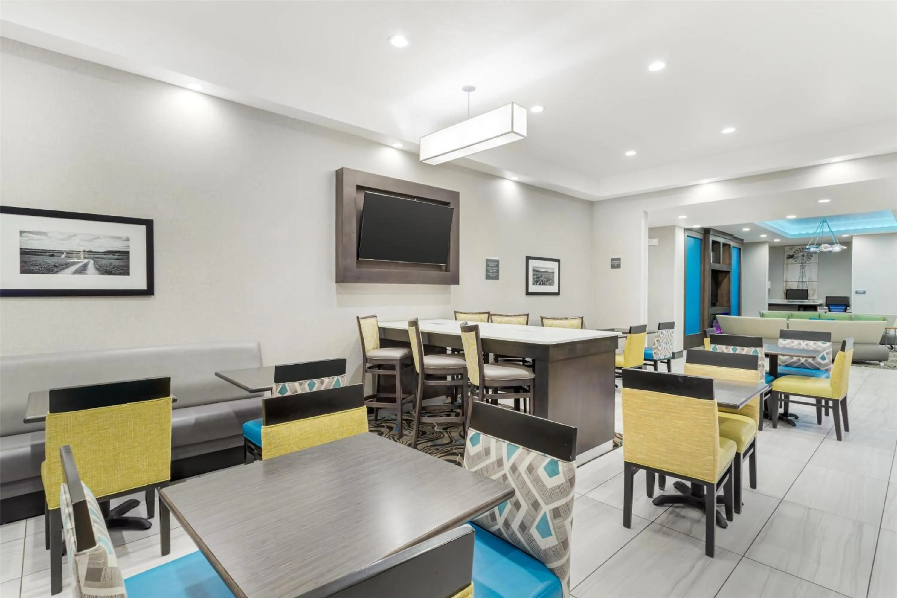 Breakfast in Best Western Plus Waller Hotel