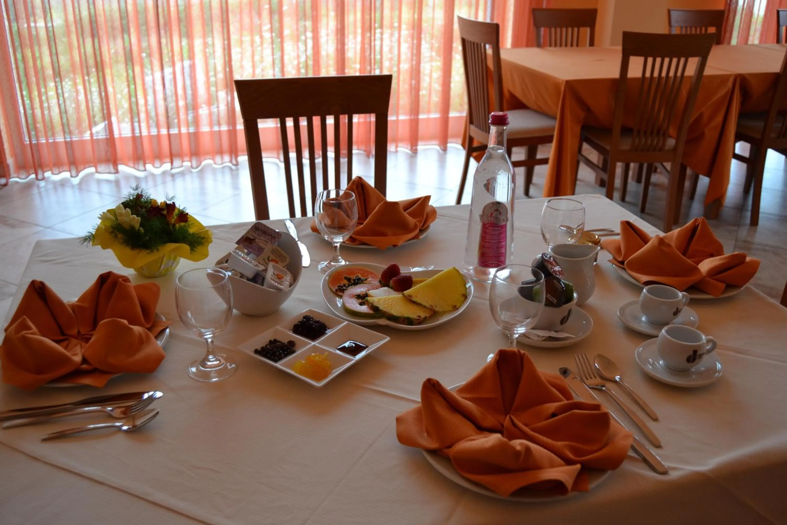 Restaurant/places to eat in Hotel La Siesta