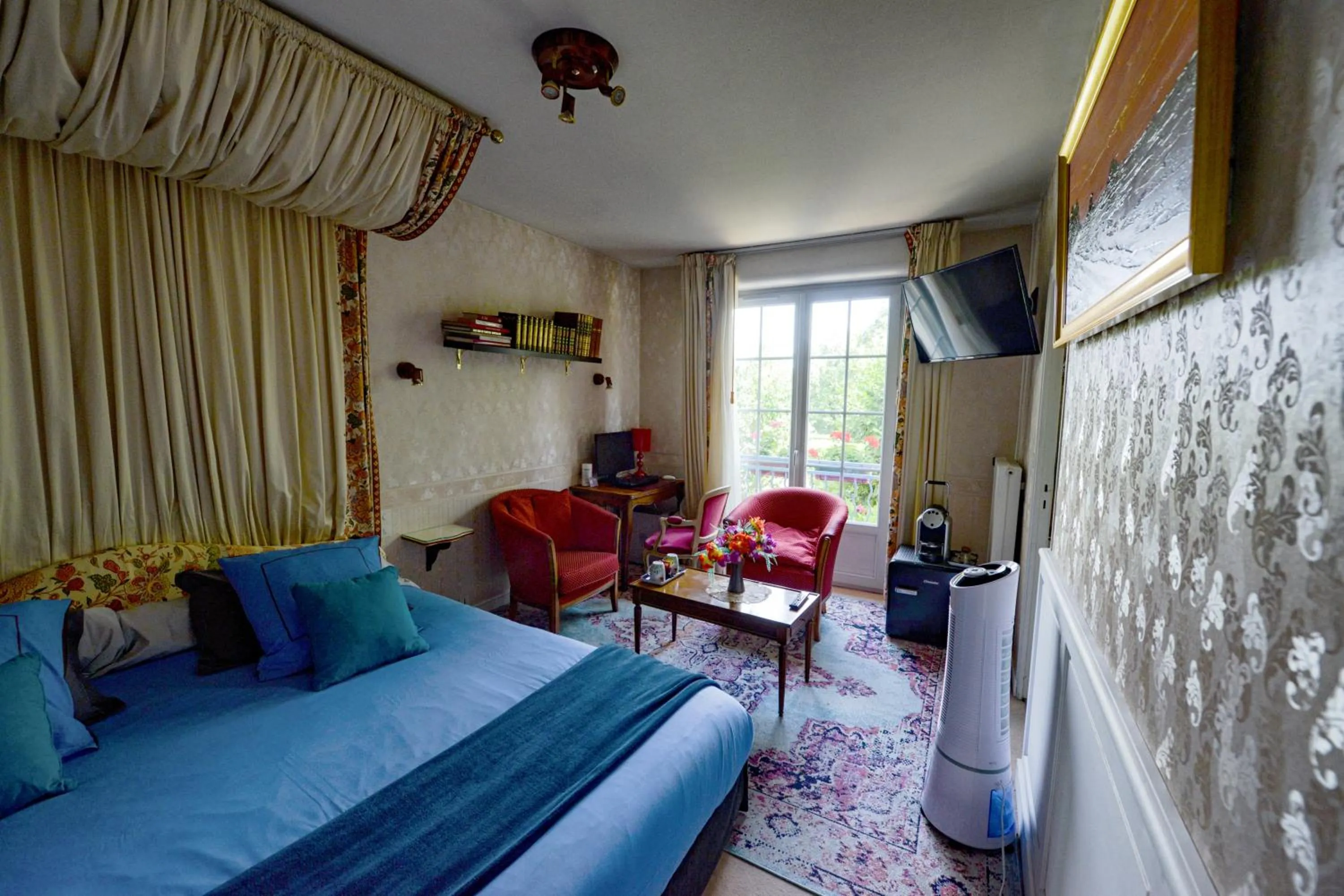 Bed in Hôtel Le Castel