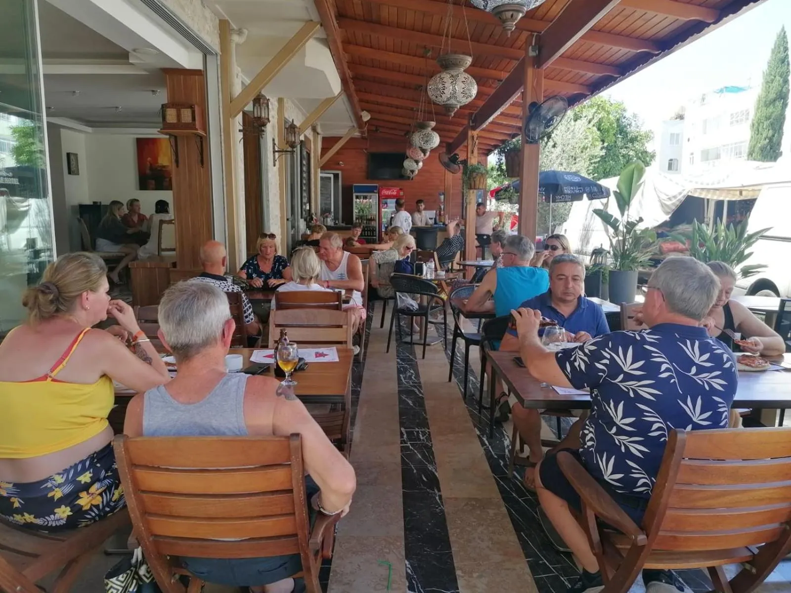 Restaurant/places to eat in Oba Time Hotel