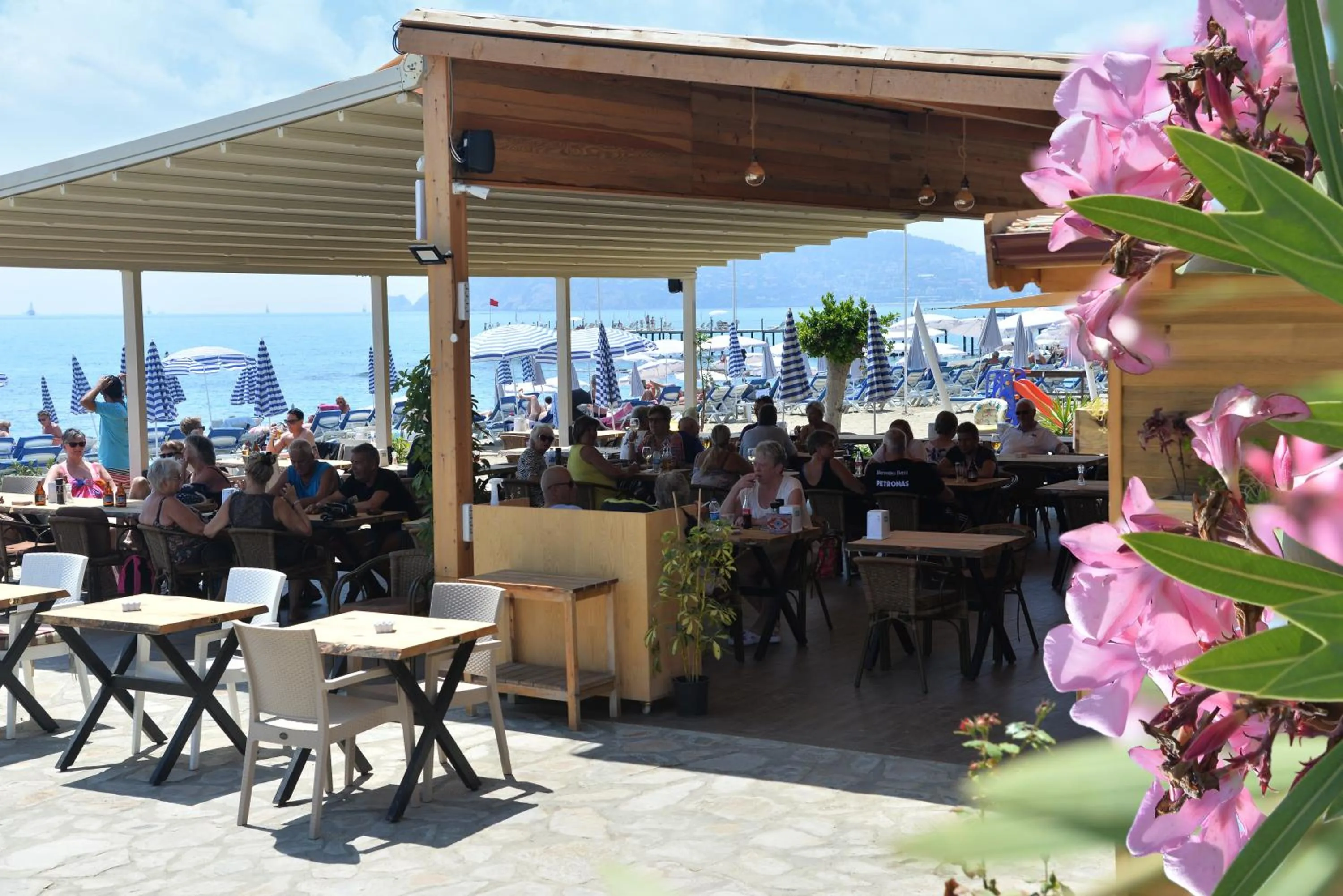 Restaurant/places to eat in Oba Time Hotel