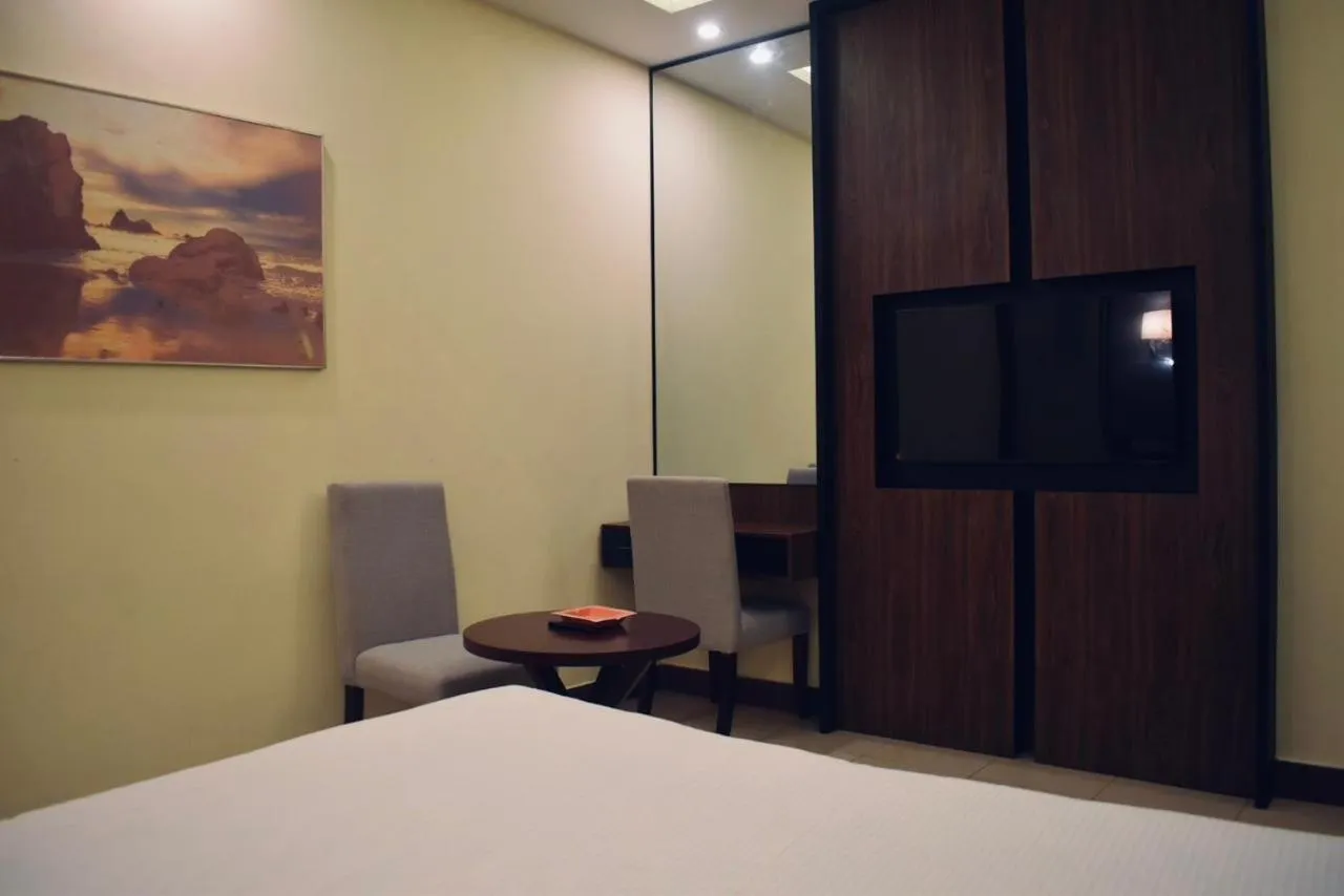 TV and multimedia, Bed in Sunset Suites