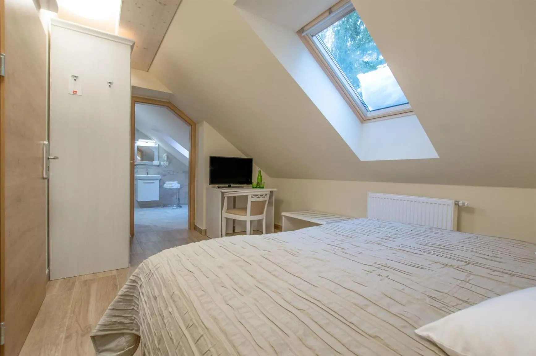 Bathroom, Bed in Hotel SLUNEČNÁ LOUKA
