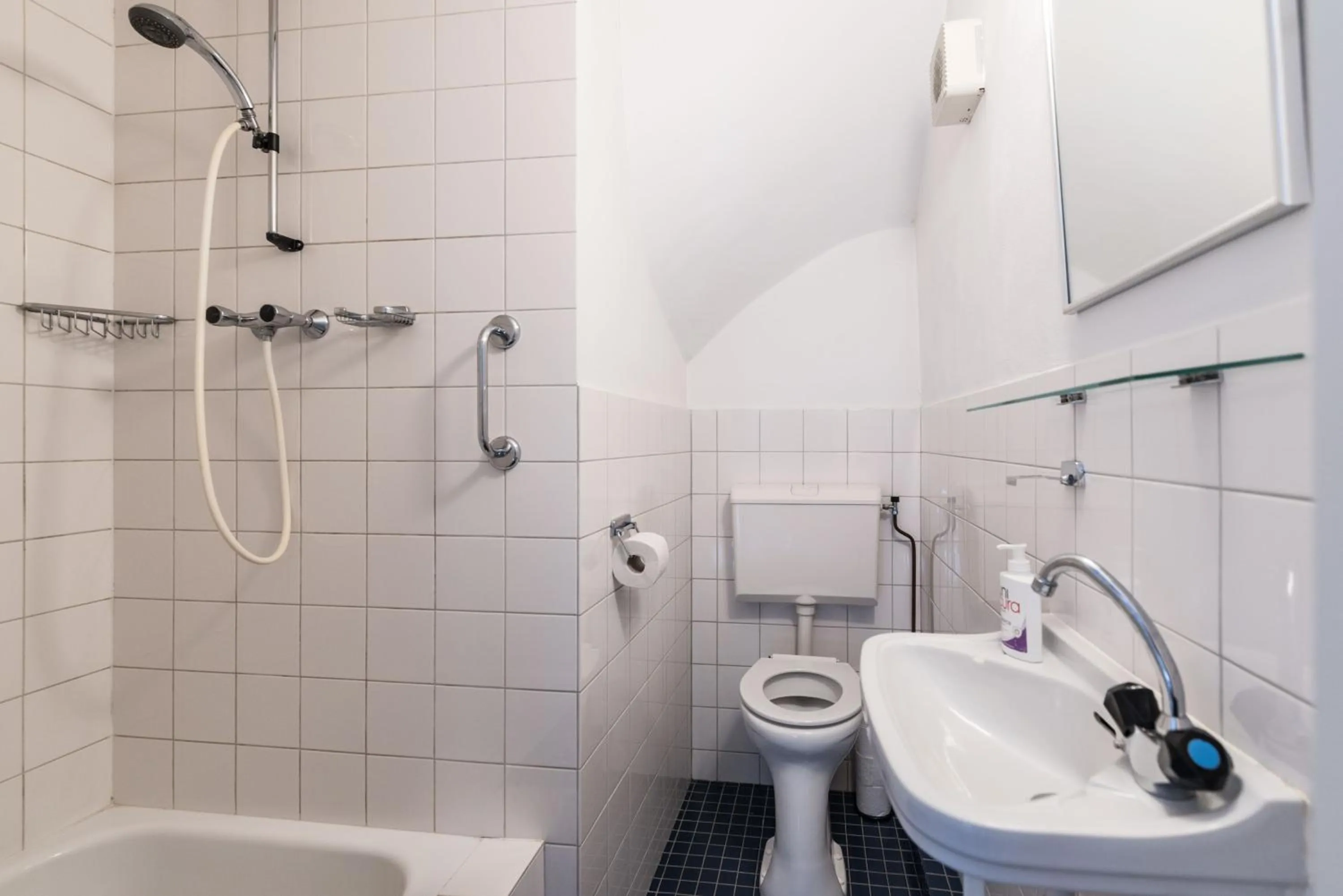 Bathroom in Anny's Warehouse City Centre!