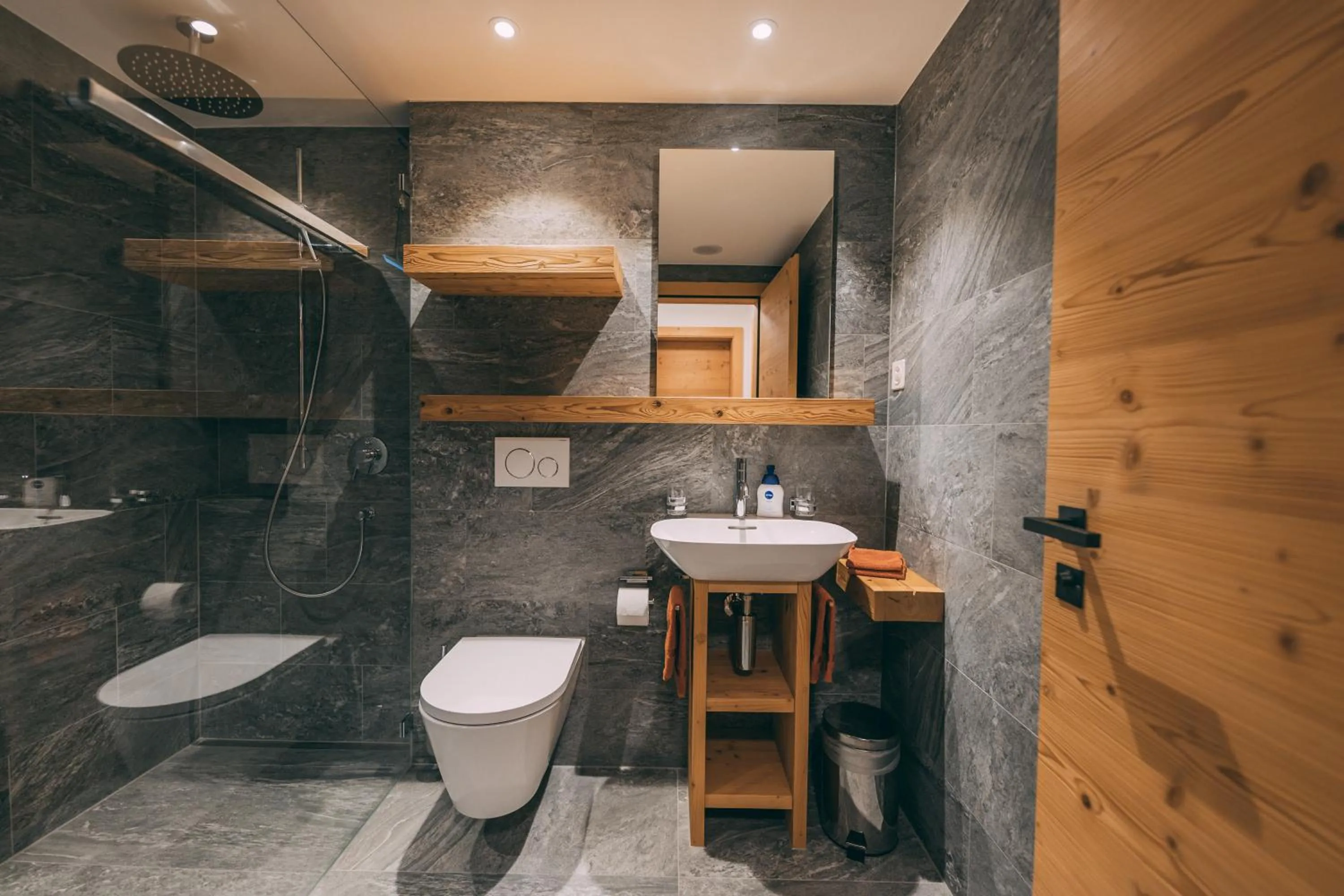 Shower in Apart Lodge belMont